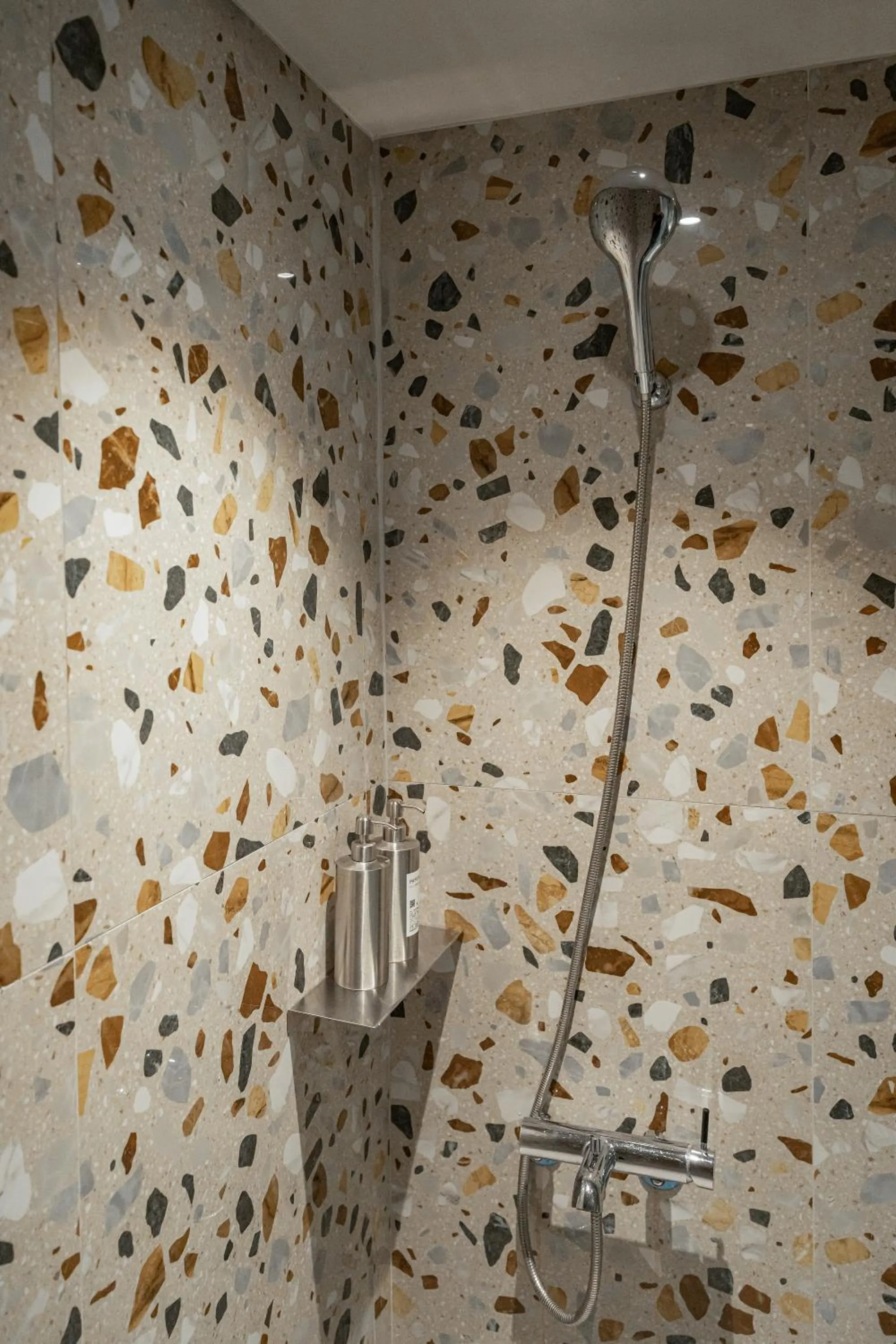 Shower in PAPO'A Labs