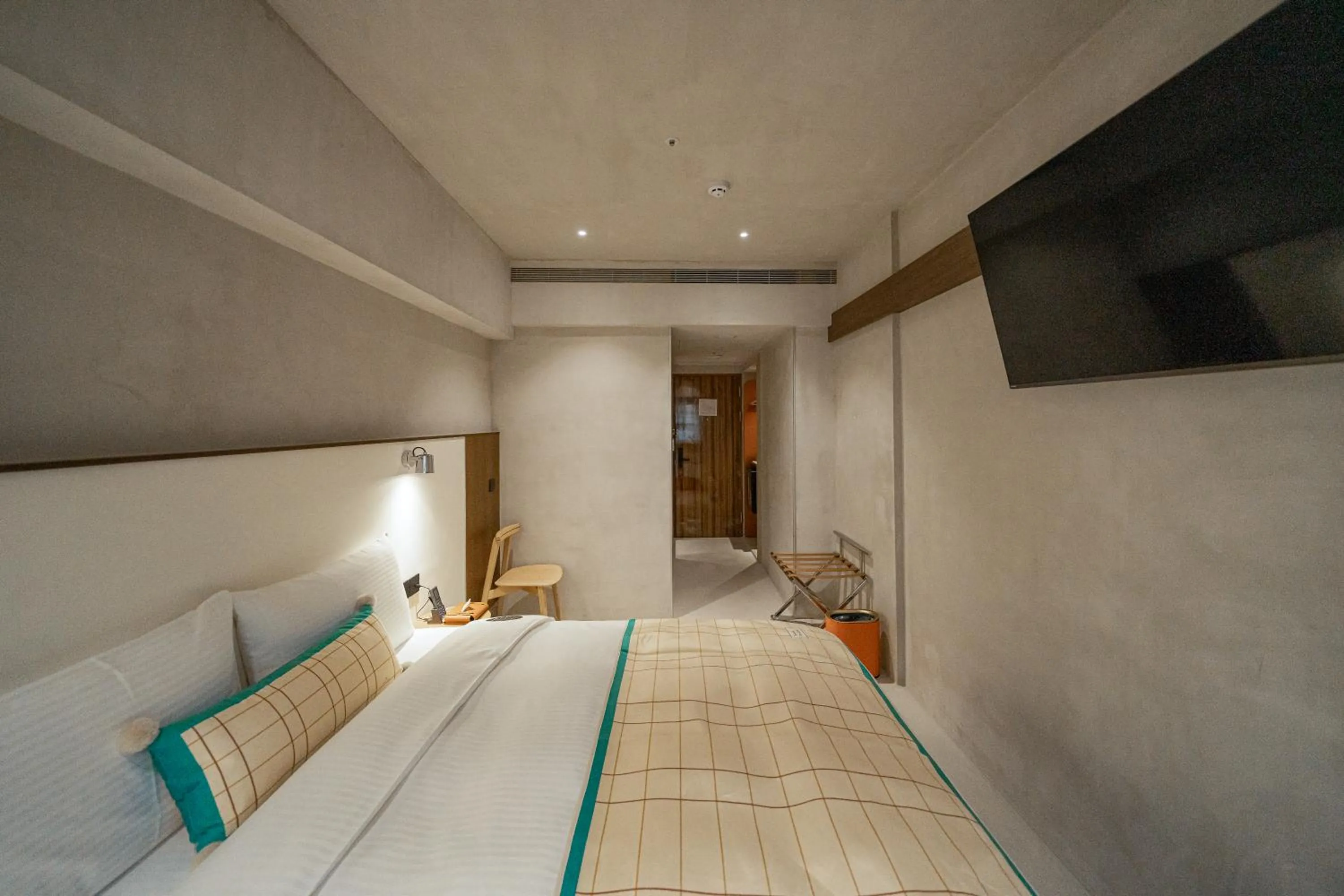 Photo of the whole room, Bed in PAPO'A Labs