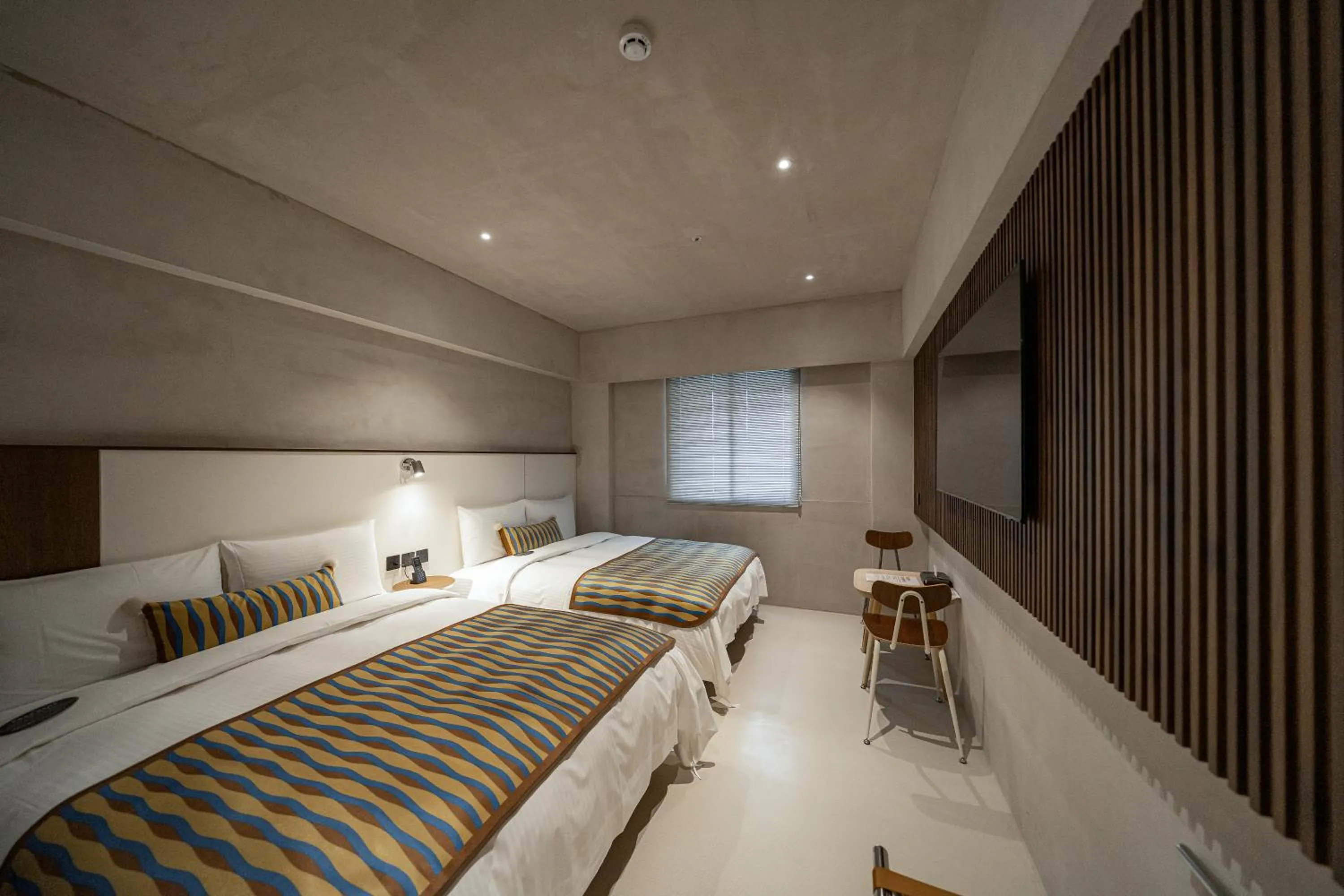 Photo of the whole room, Bed in PAPO'A Labs