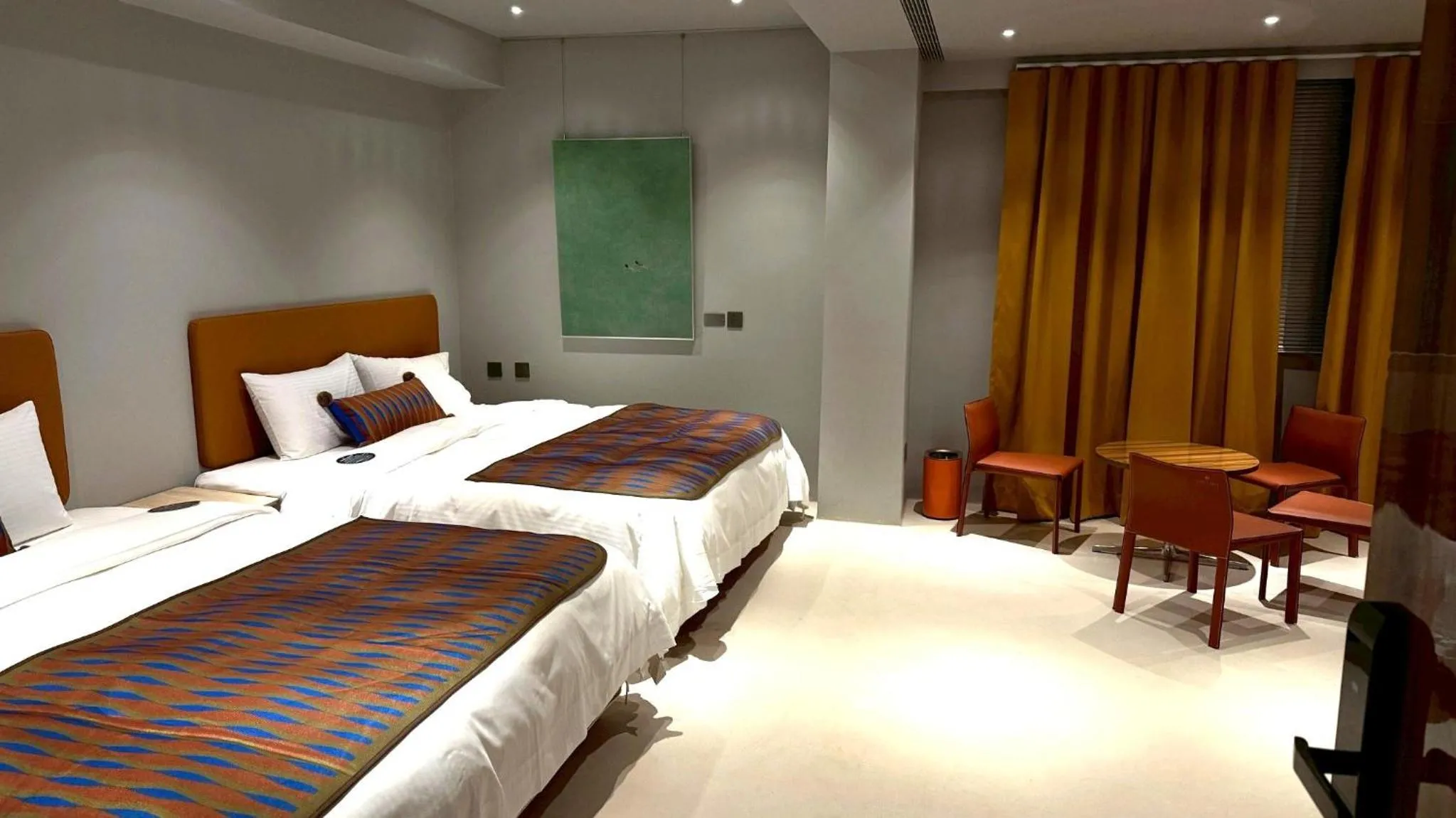 Photo of the whole room, Bed in PAPO'A Labs