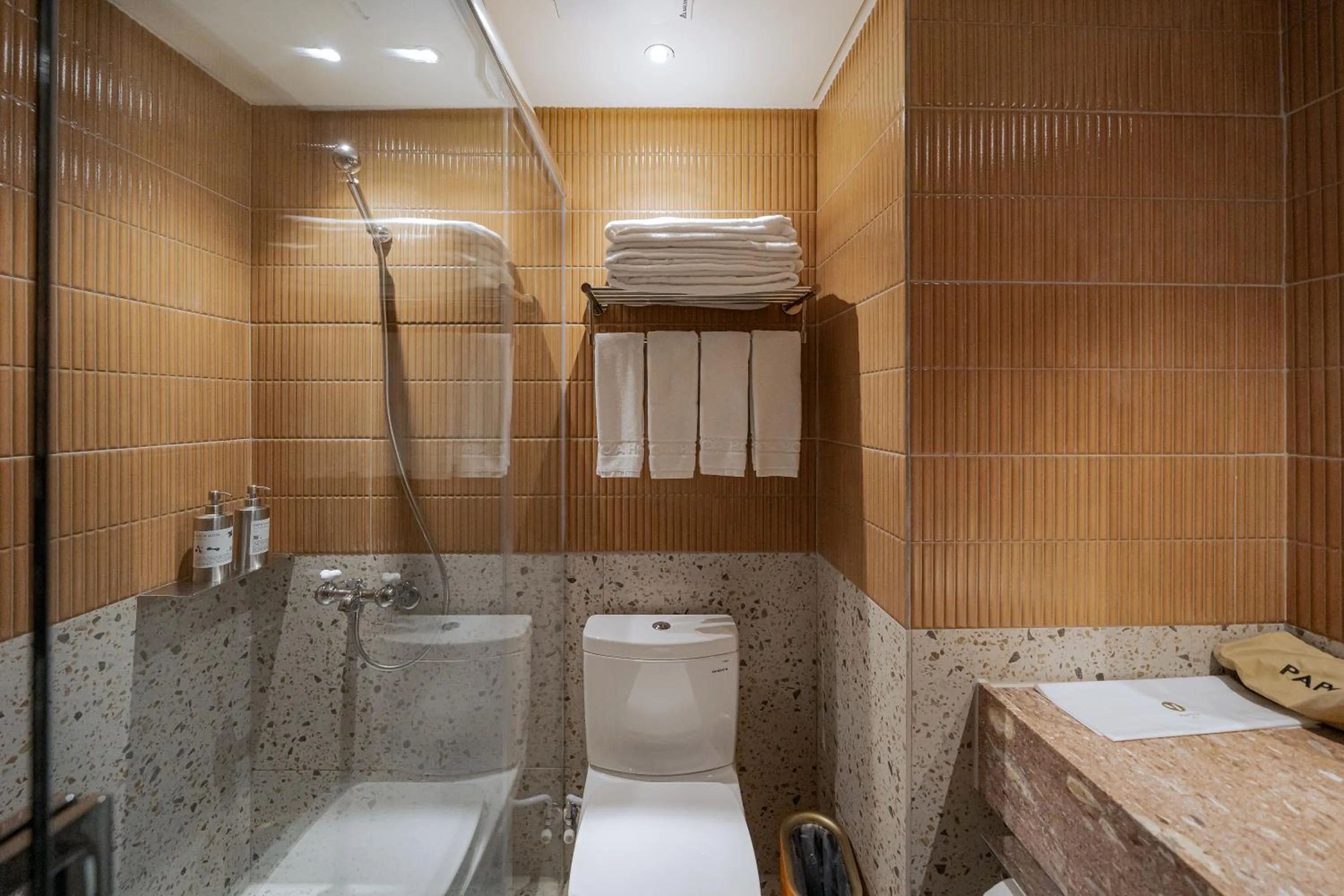 Toilet in PAPO'A Labs