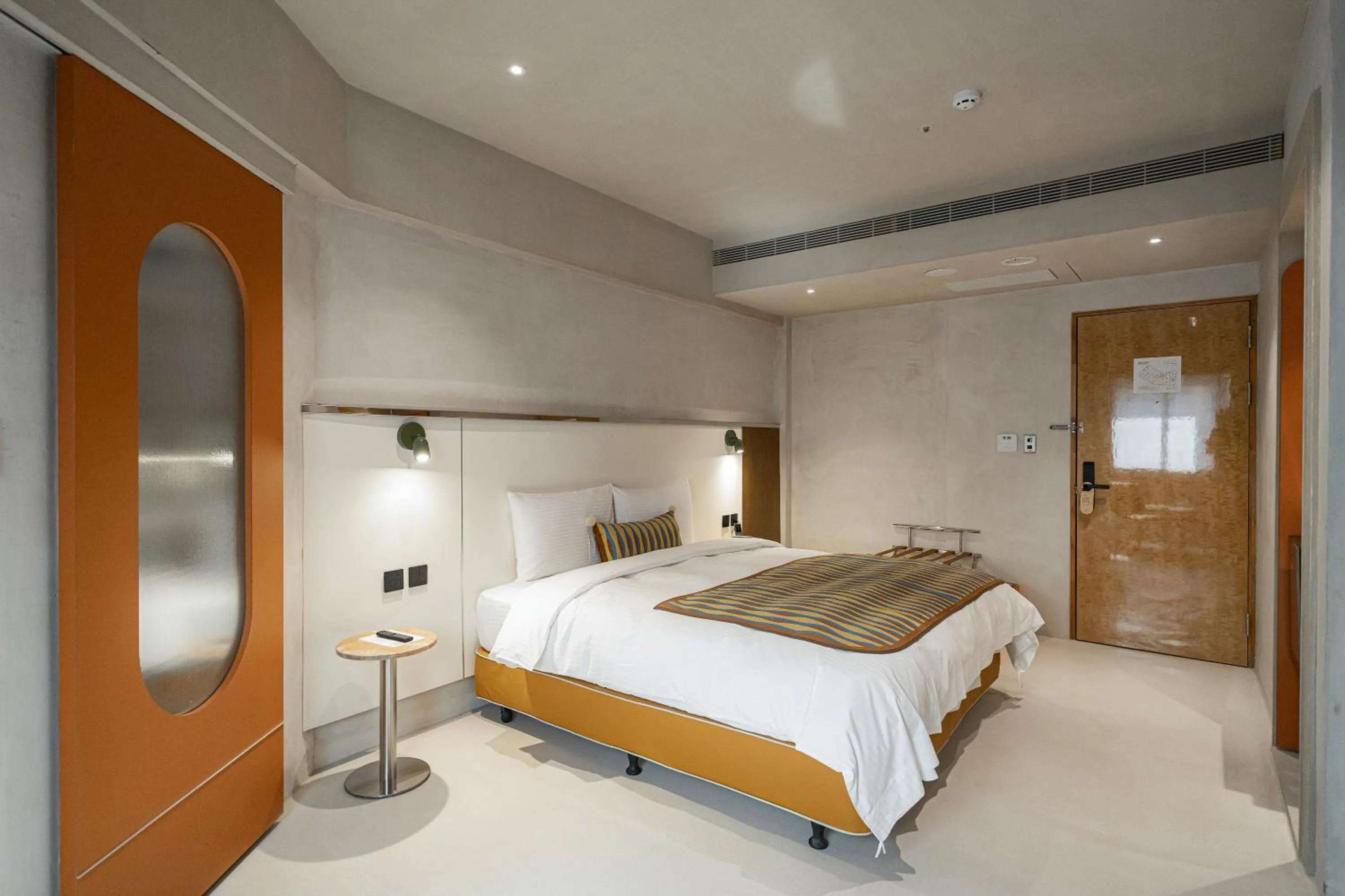Photo of the whole room, Bed in PAPO'A Labs