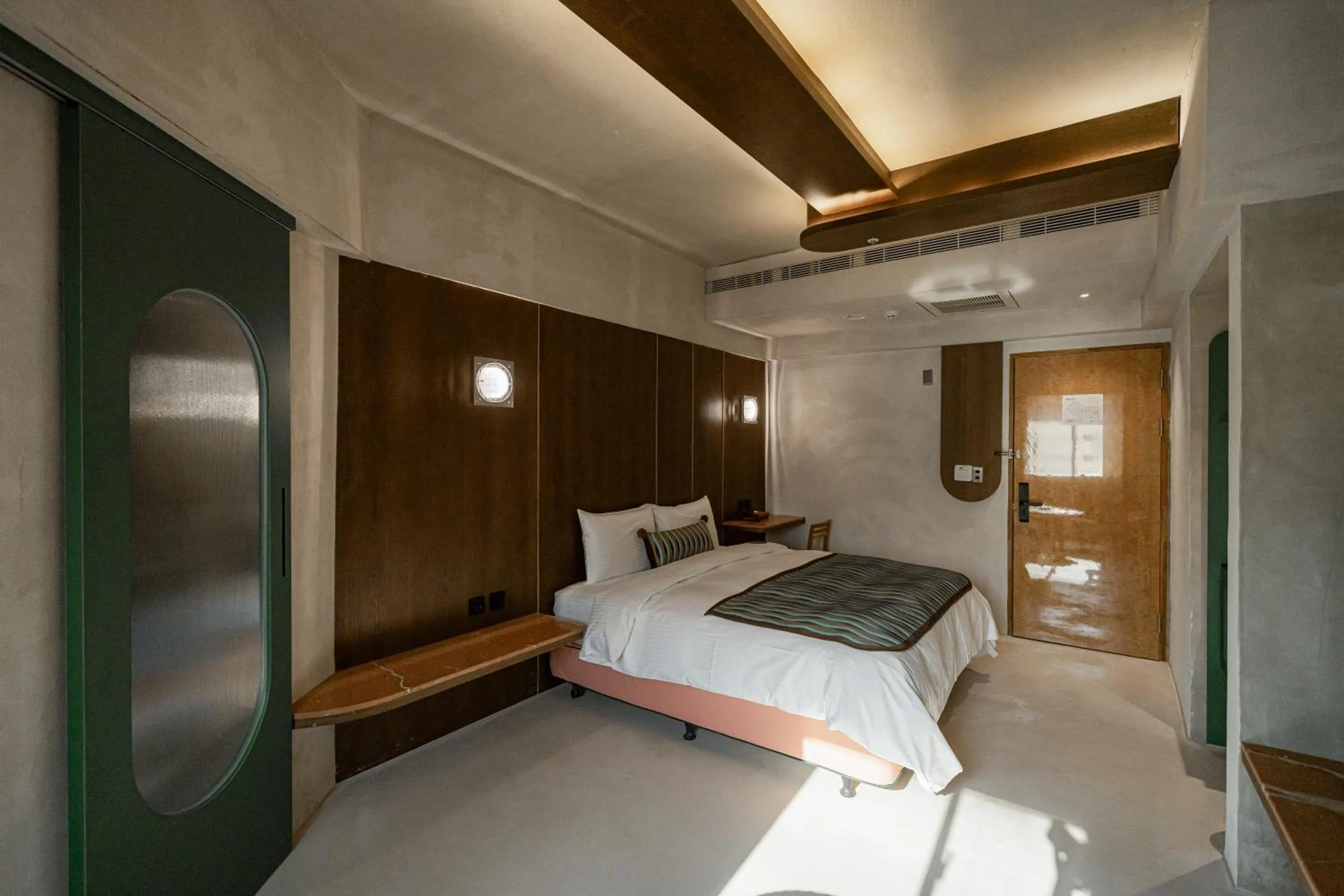 Photo of the whole room, Bed in PAPO'A Labs
