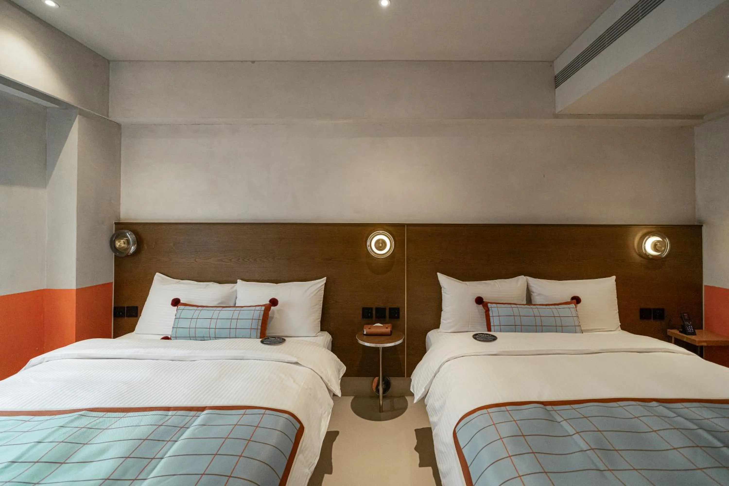 Photo of the whole room, Bed in PAPO'A Labs