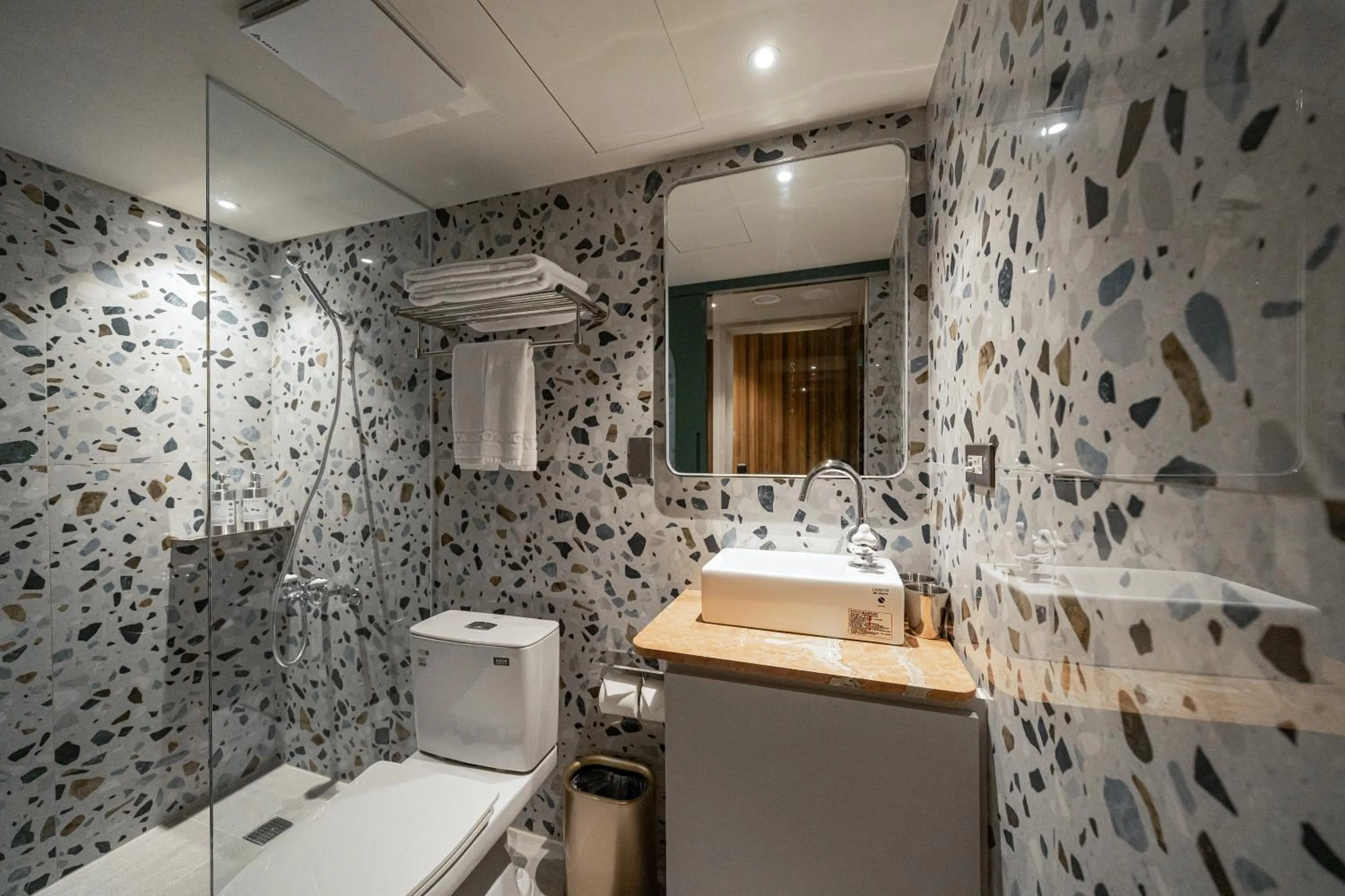Bathroom in PAPO'A Labs