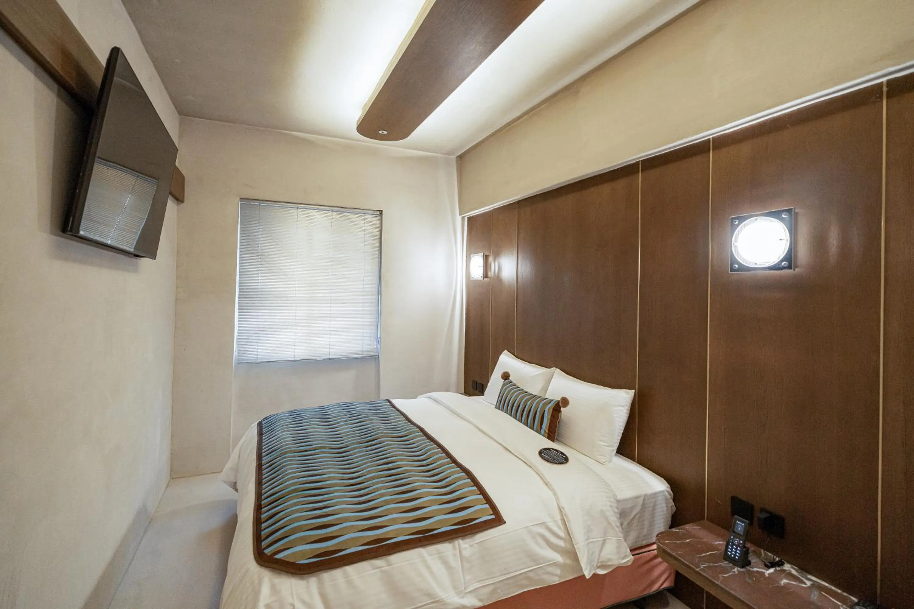 Photo of the whole room, Bed in PAPO'A Labs
