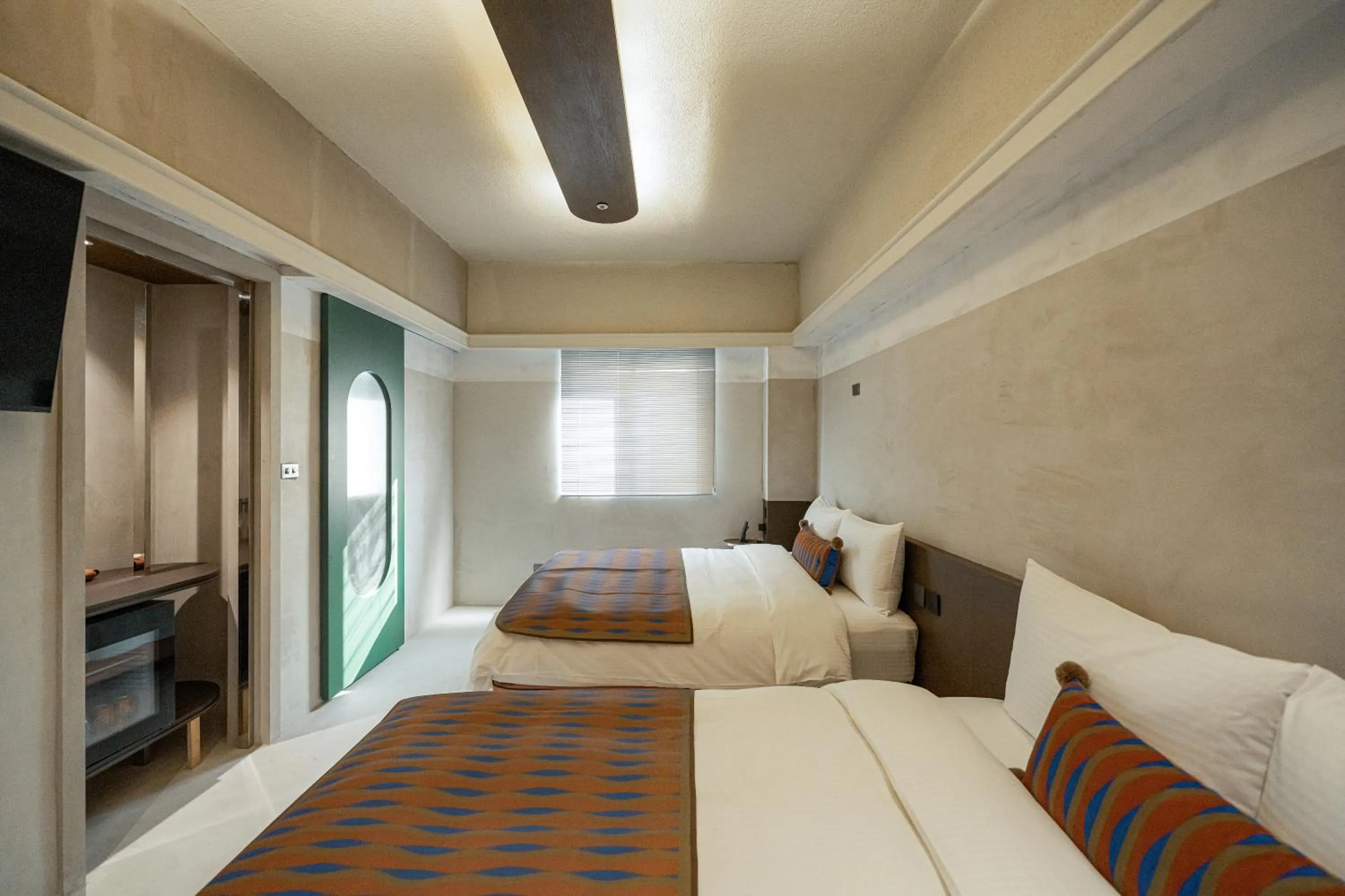 Photo of the whole room, Bed in PAPO'A Labs