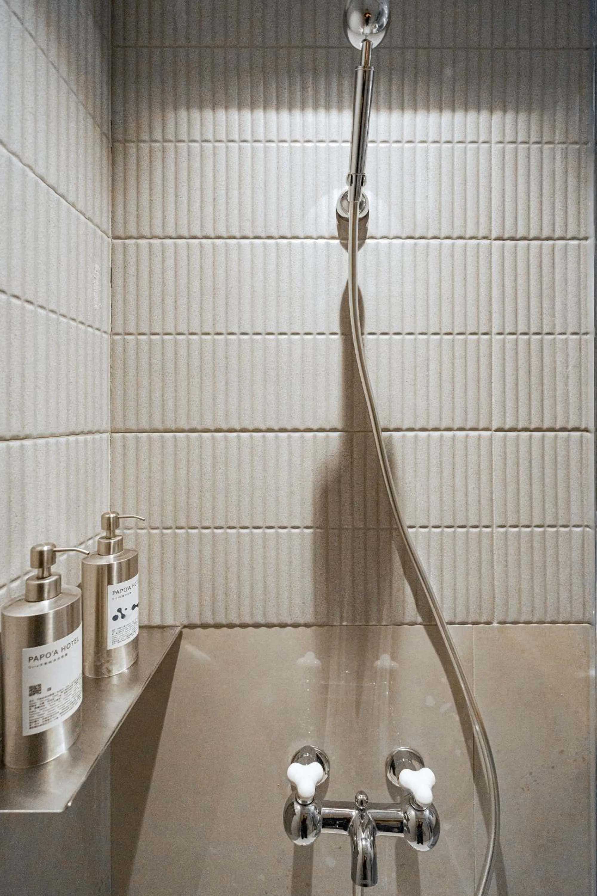 Shower in PAPO'A Labs