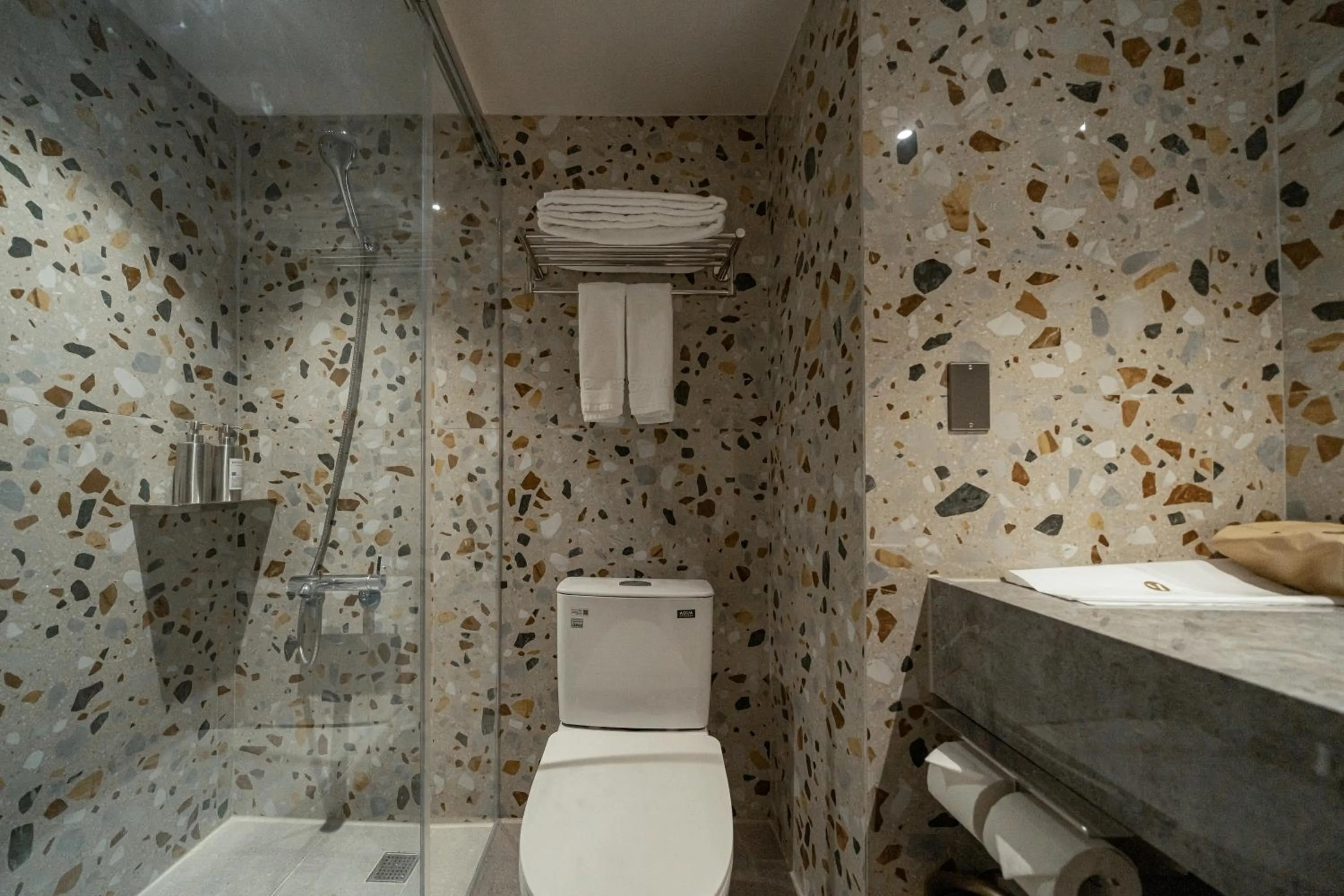 Shower in PAPO'A Labs