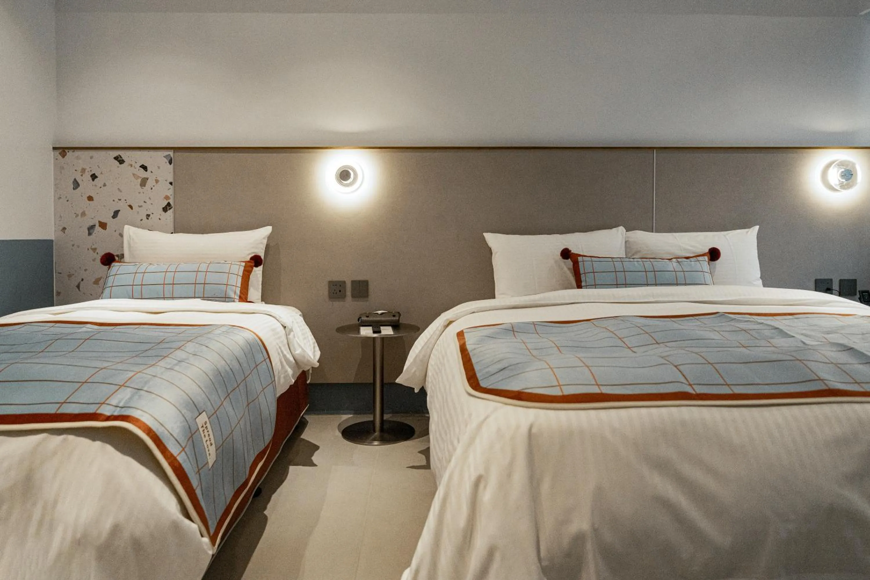 Photo of the whole room, Bed in PAPO'A Labs