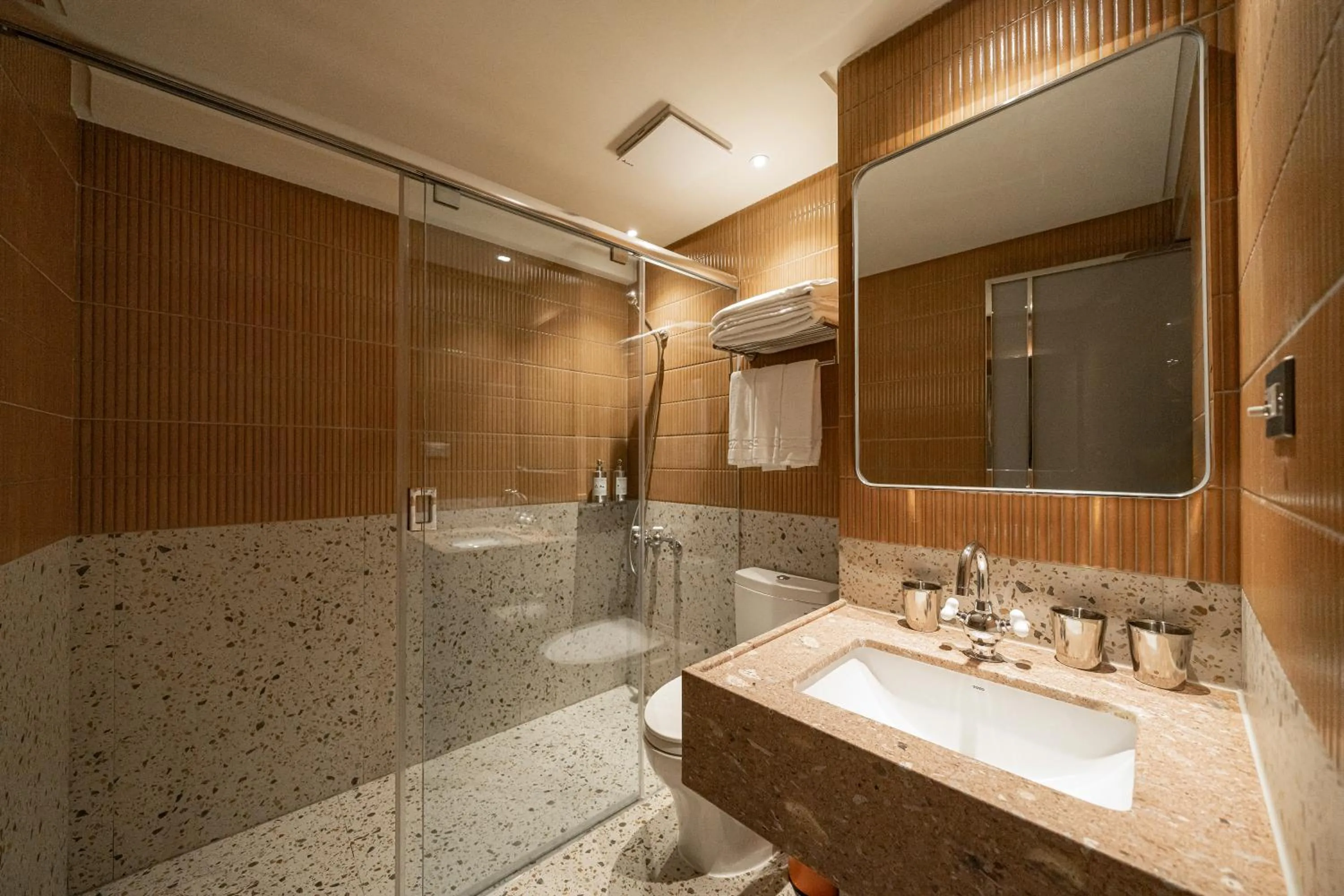 Shower in PAPO'A Labs