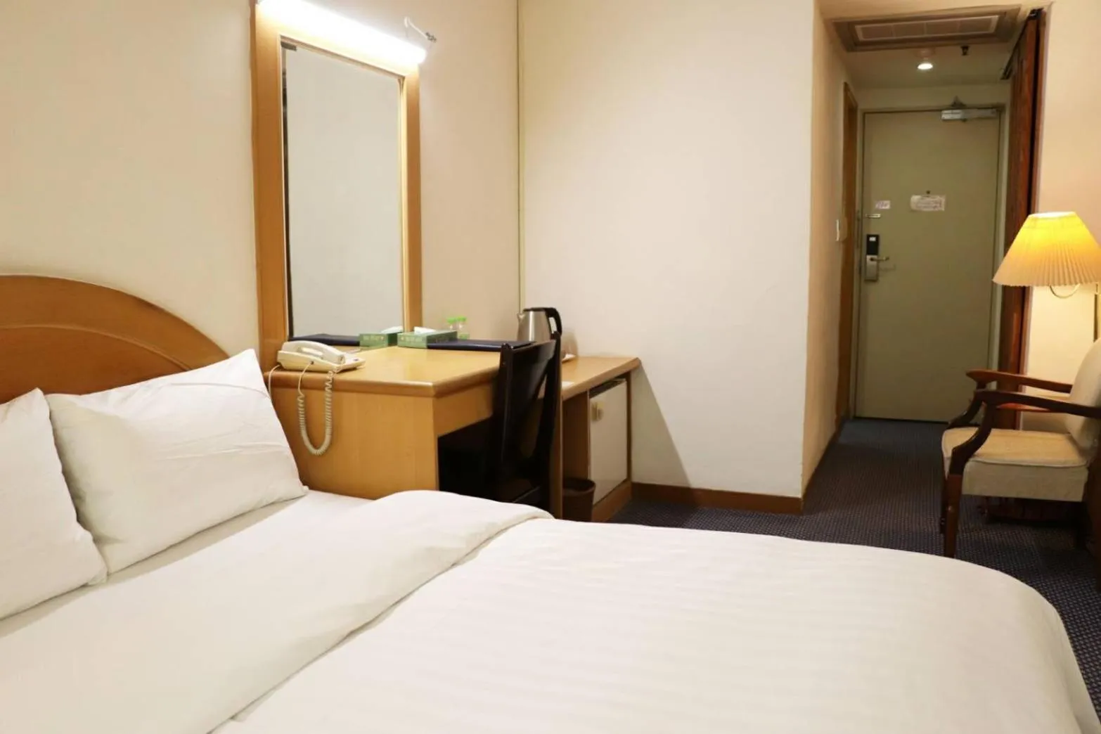 Photo of the whole room in Oriental Hotel