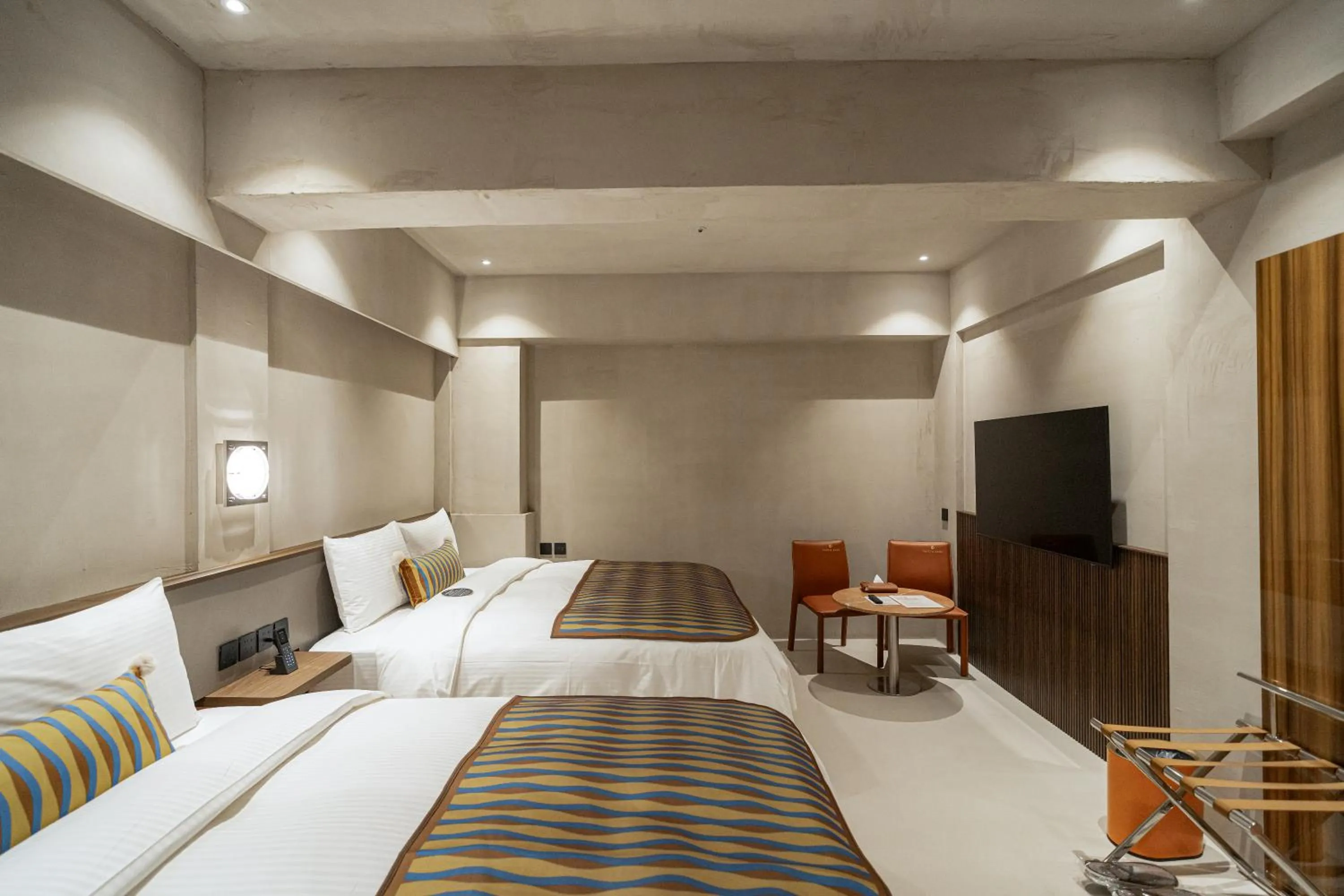 Photo of the whole room, Bed in PAPO'A Labs