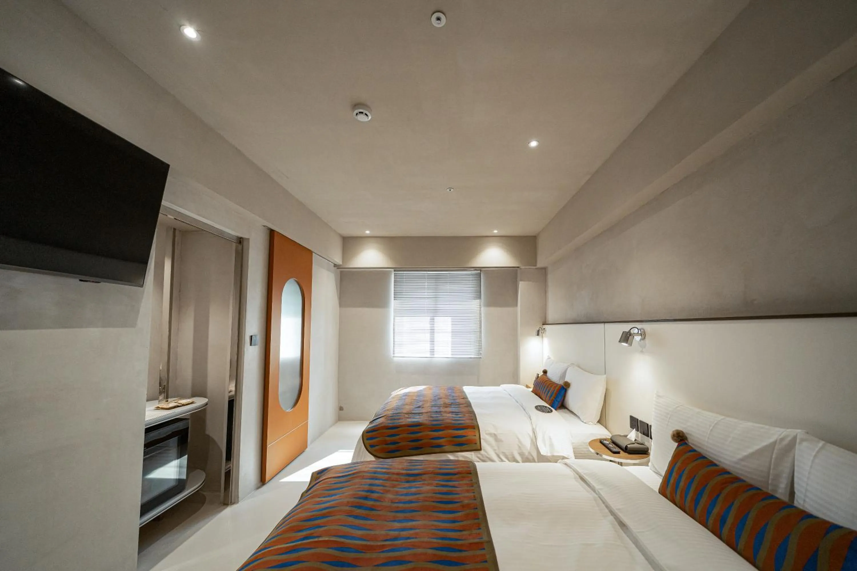 Photo of the whole room, Bed in PAPO'A Labs