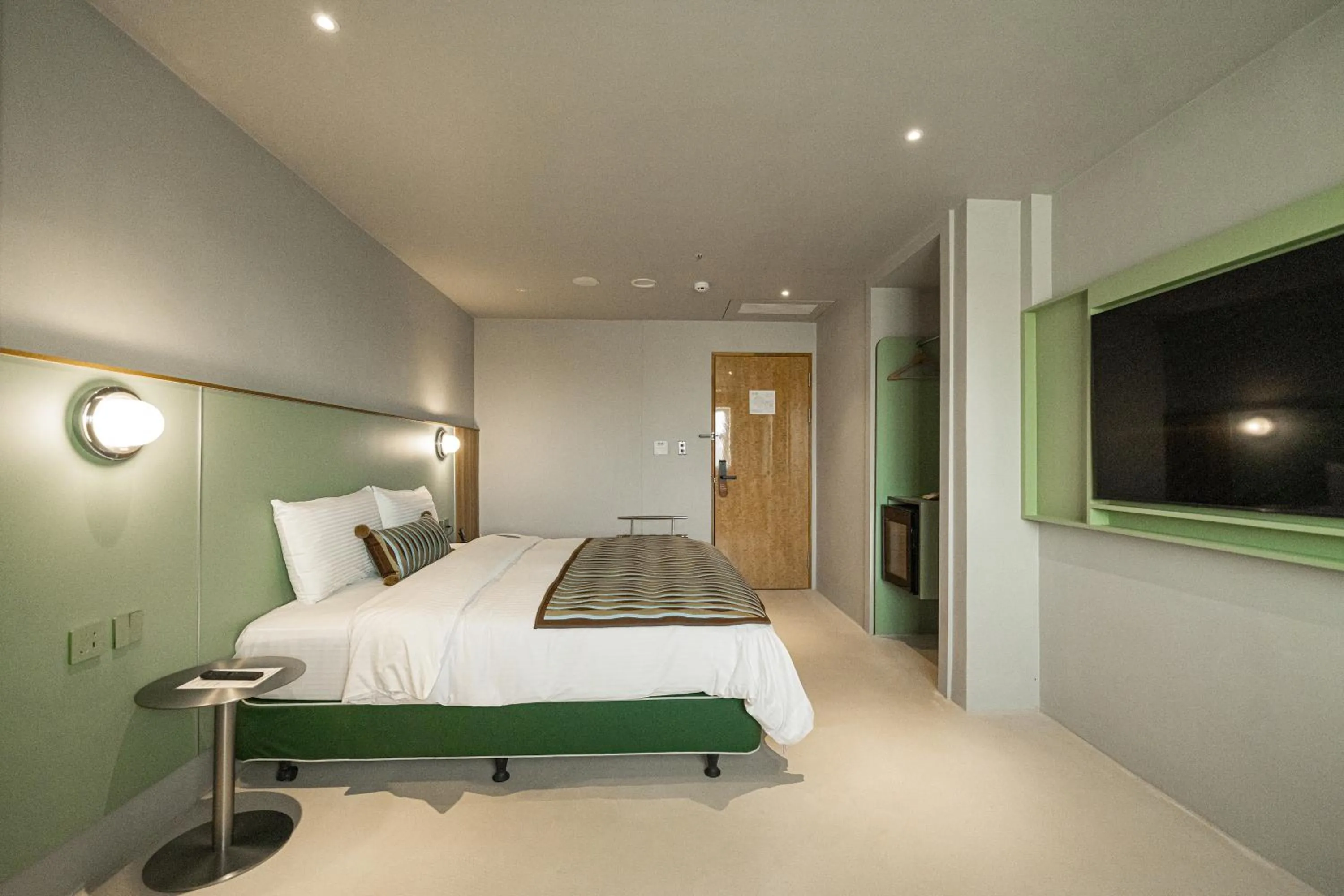 Photo of the whole room, Bed in PAPO'A Labs