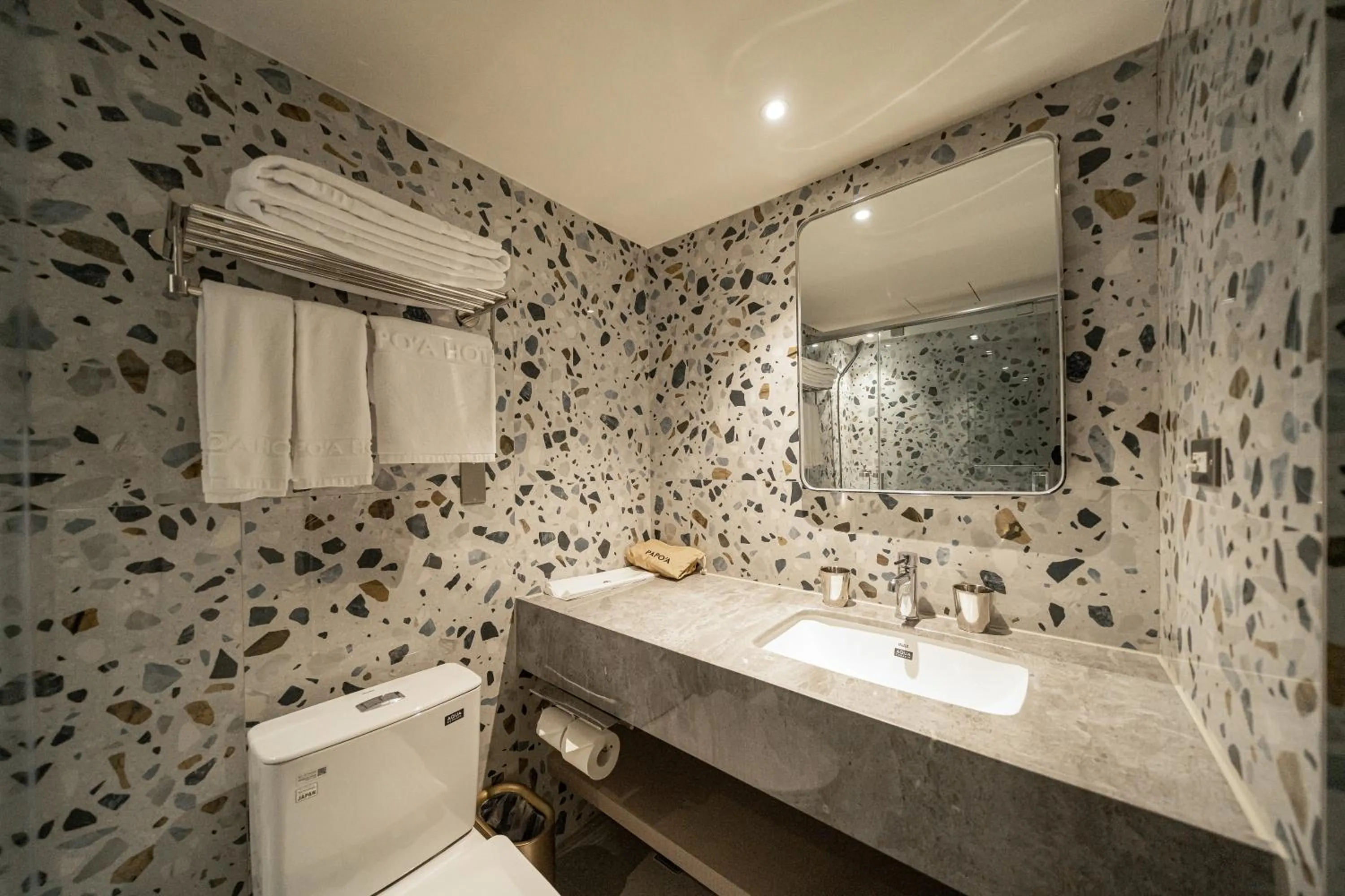 Bathroom in PAPO'A Labs