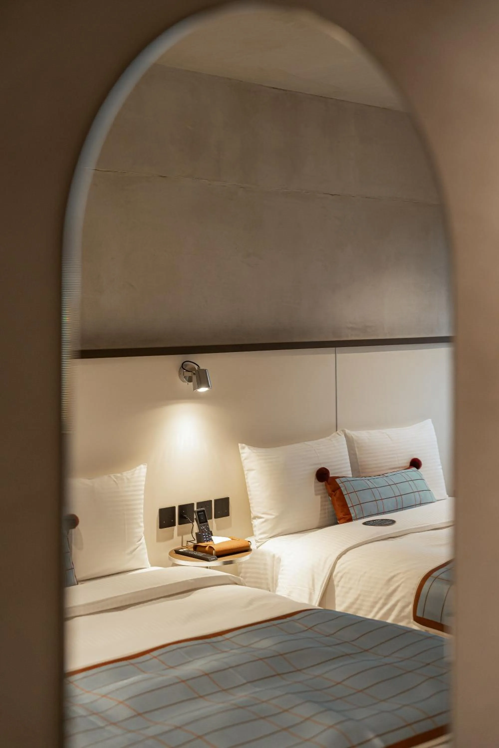 Photo of the whole room, Bed in PAPO'A Labs