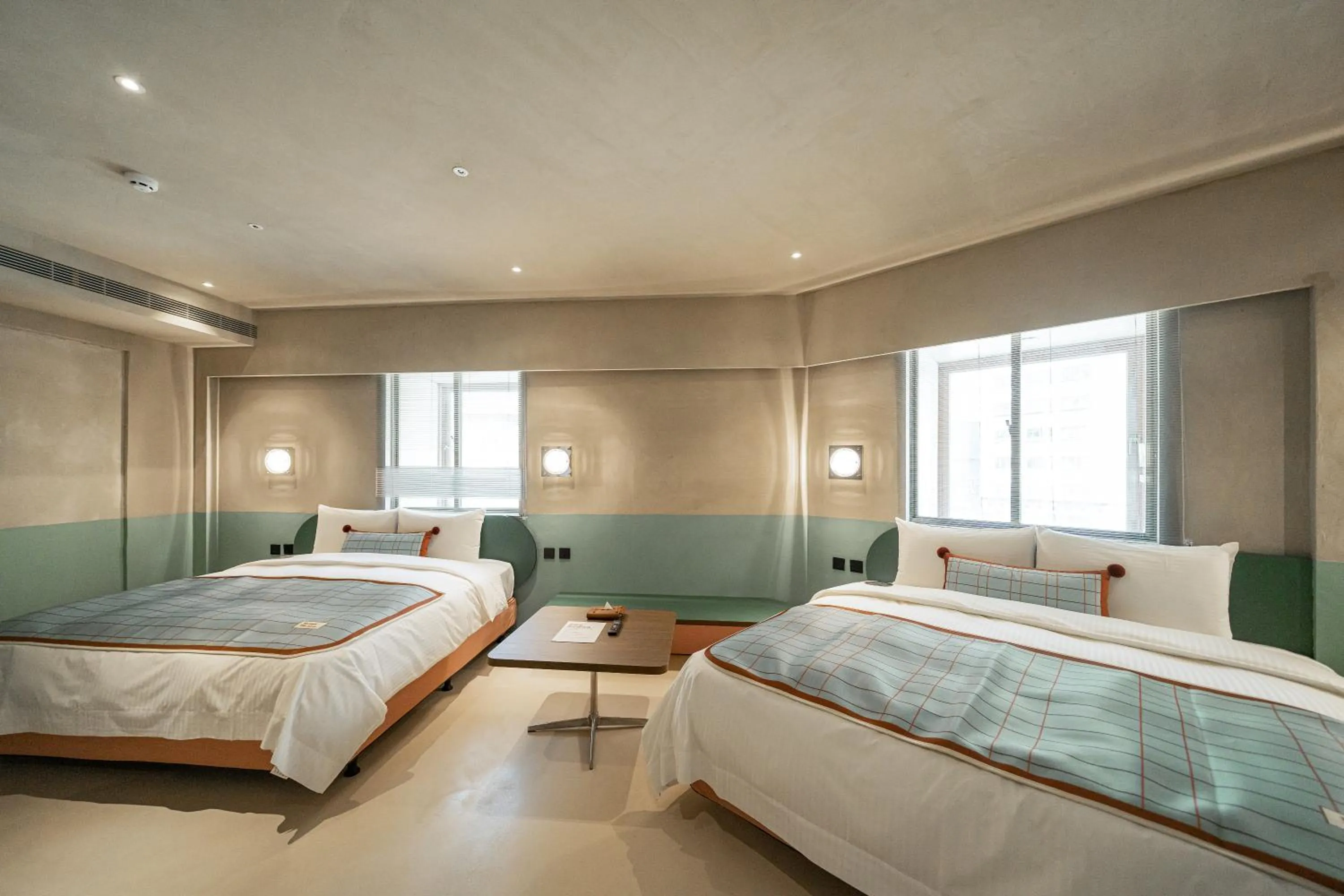 Photo of the whole room, Bed in PAPO'A Labs