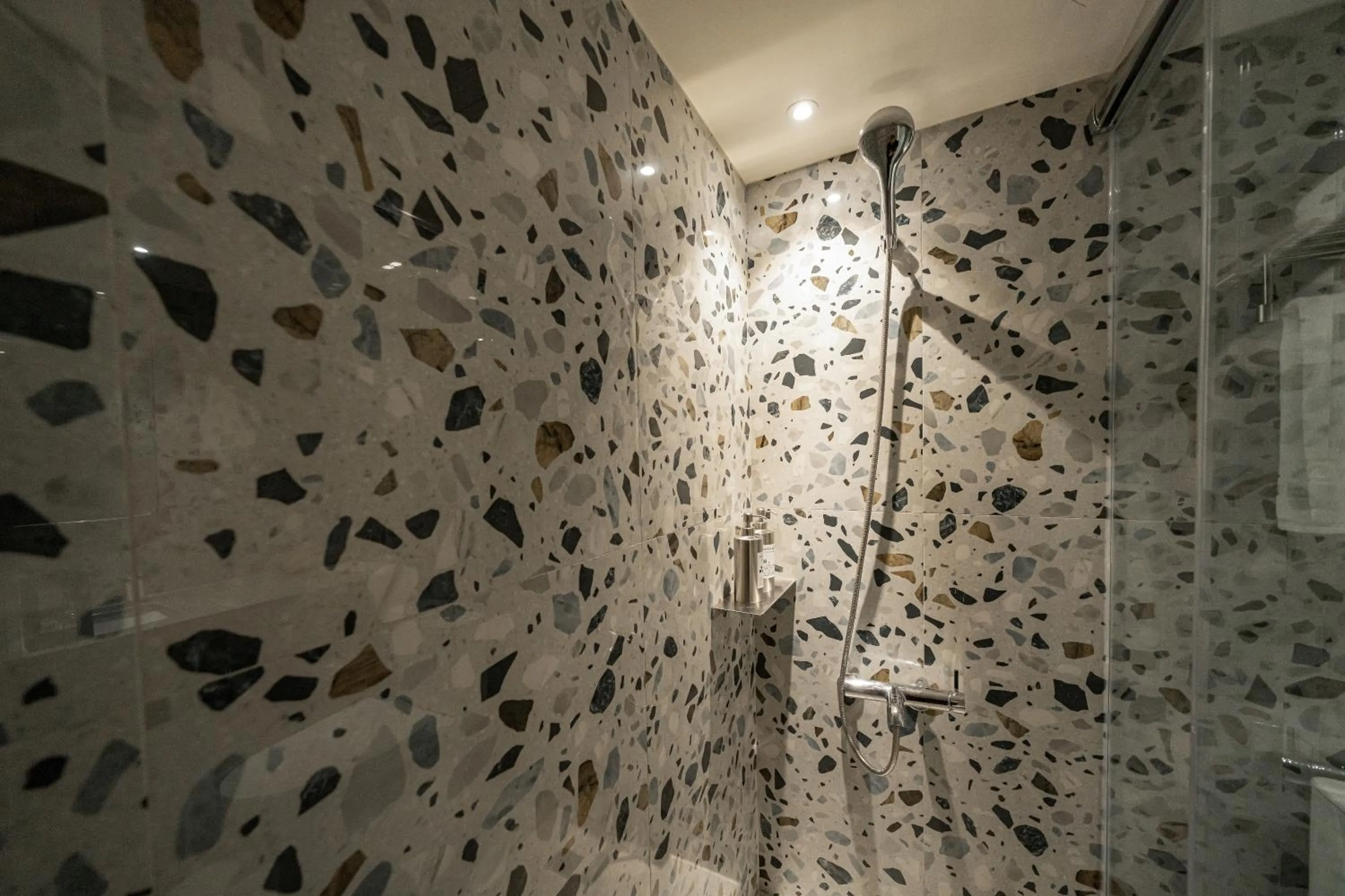 Shower in PAPO'A Labs