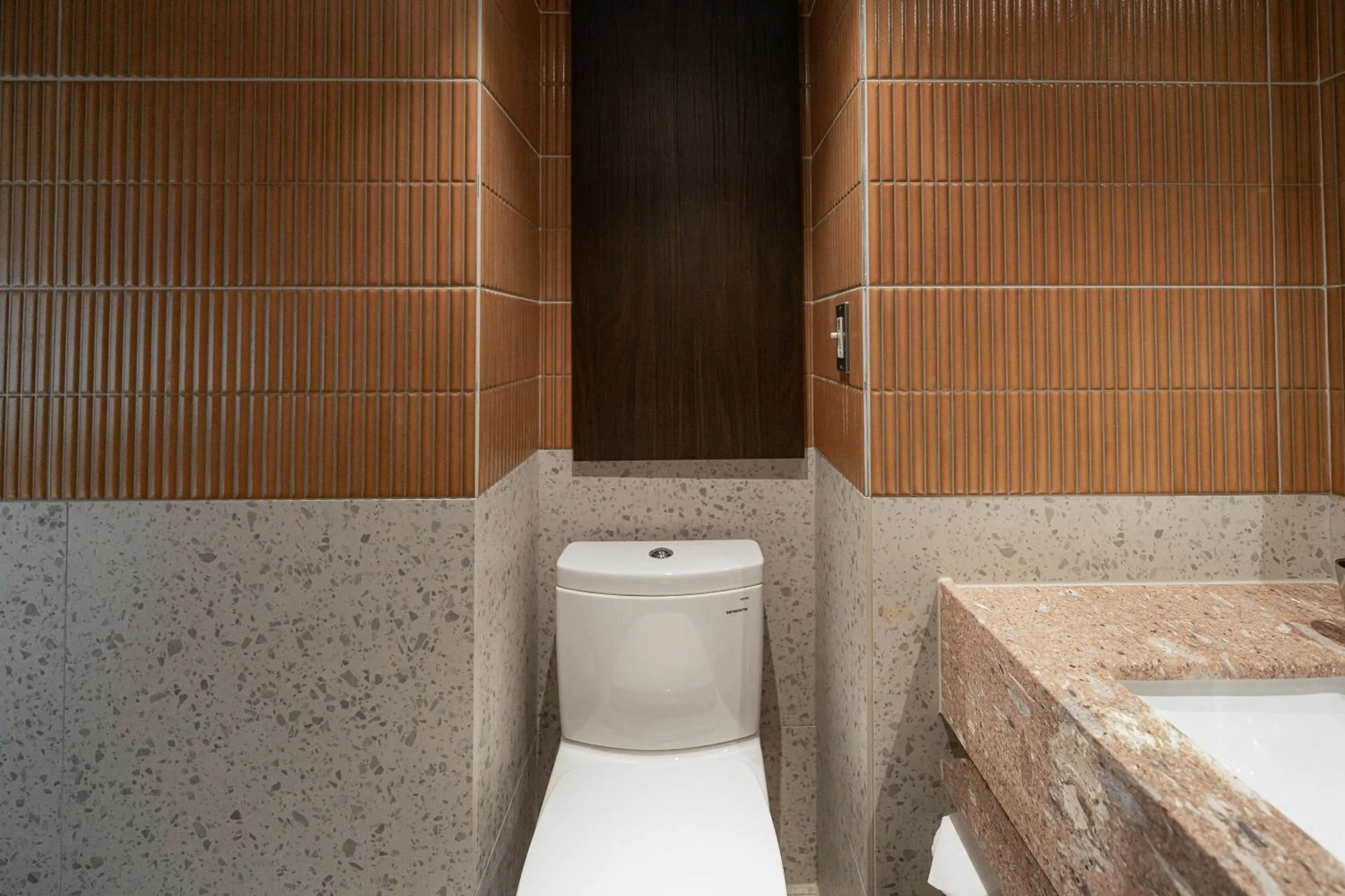 Toilet in PAPO'A Labs
