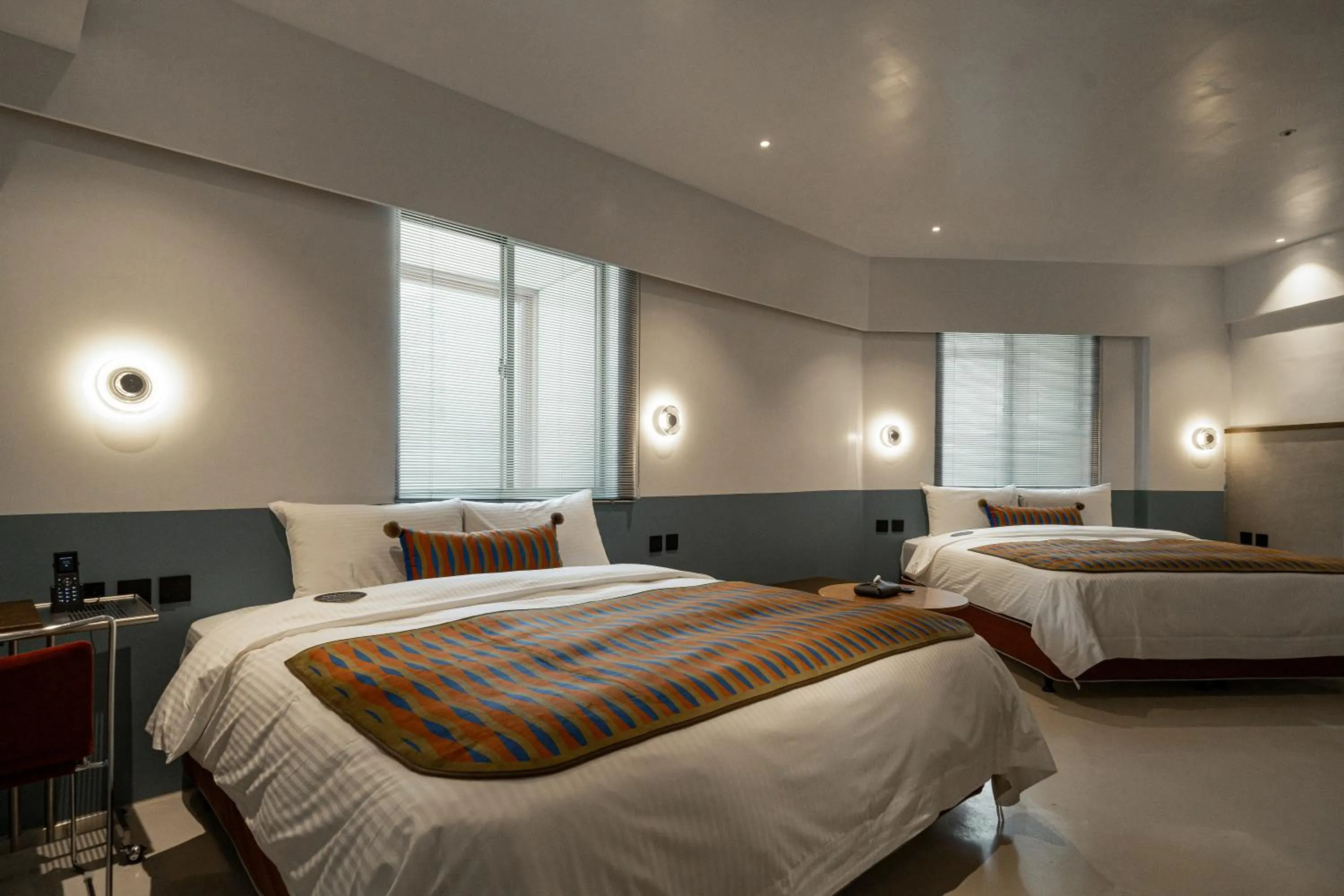 Photo of the whole room, Bed in PAPO'A Labs