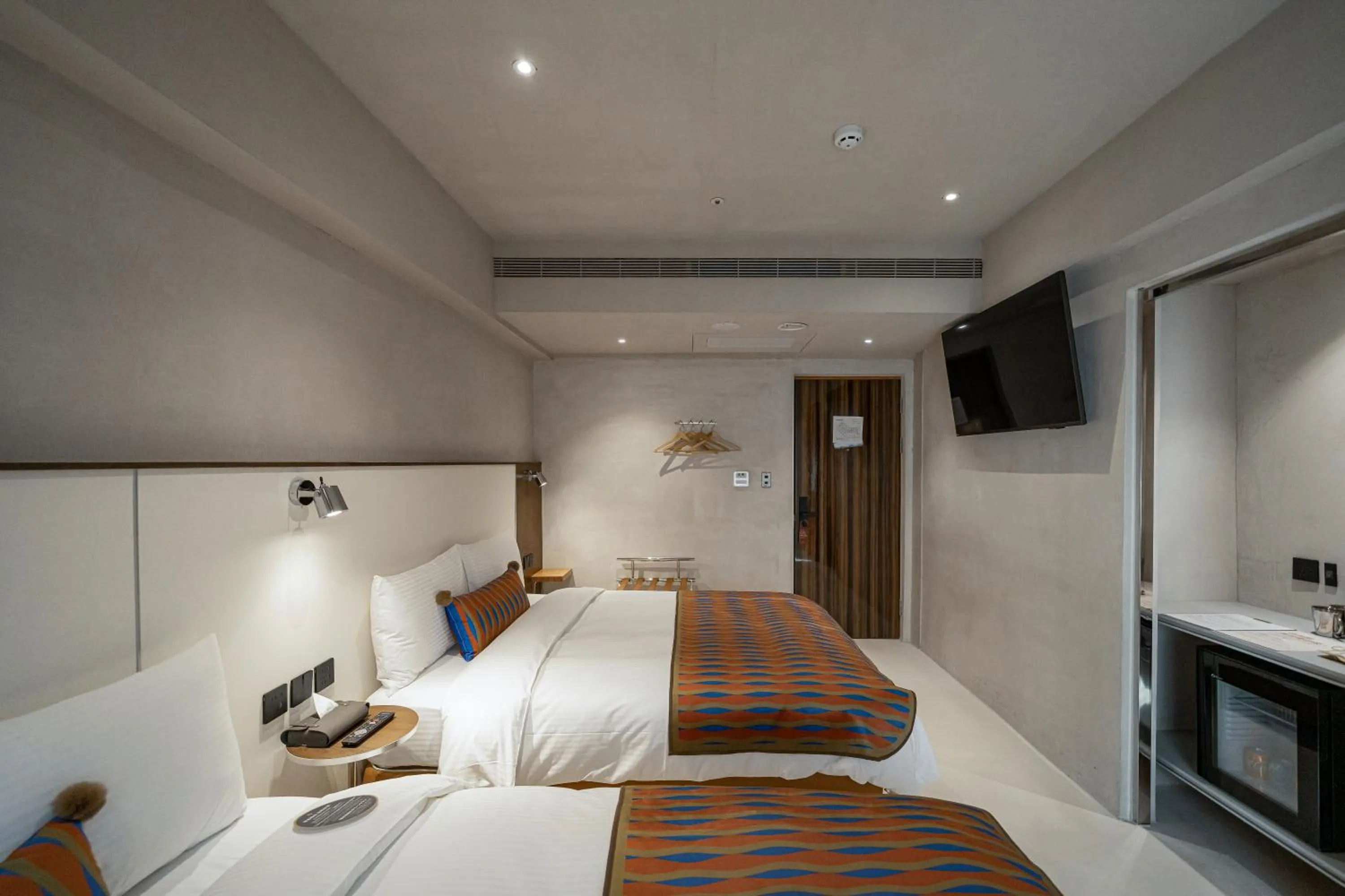 Photo of the whole room, Bed in PAPO'A Labs