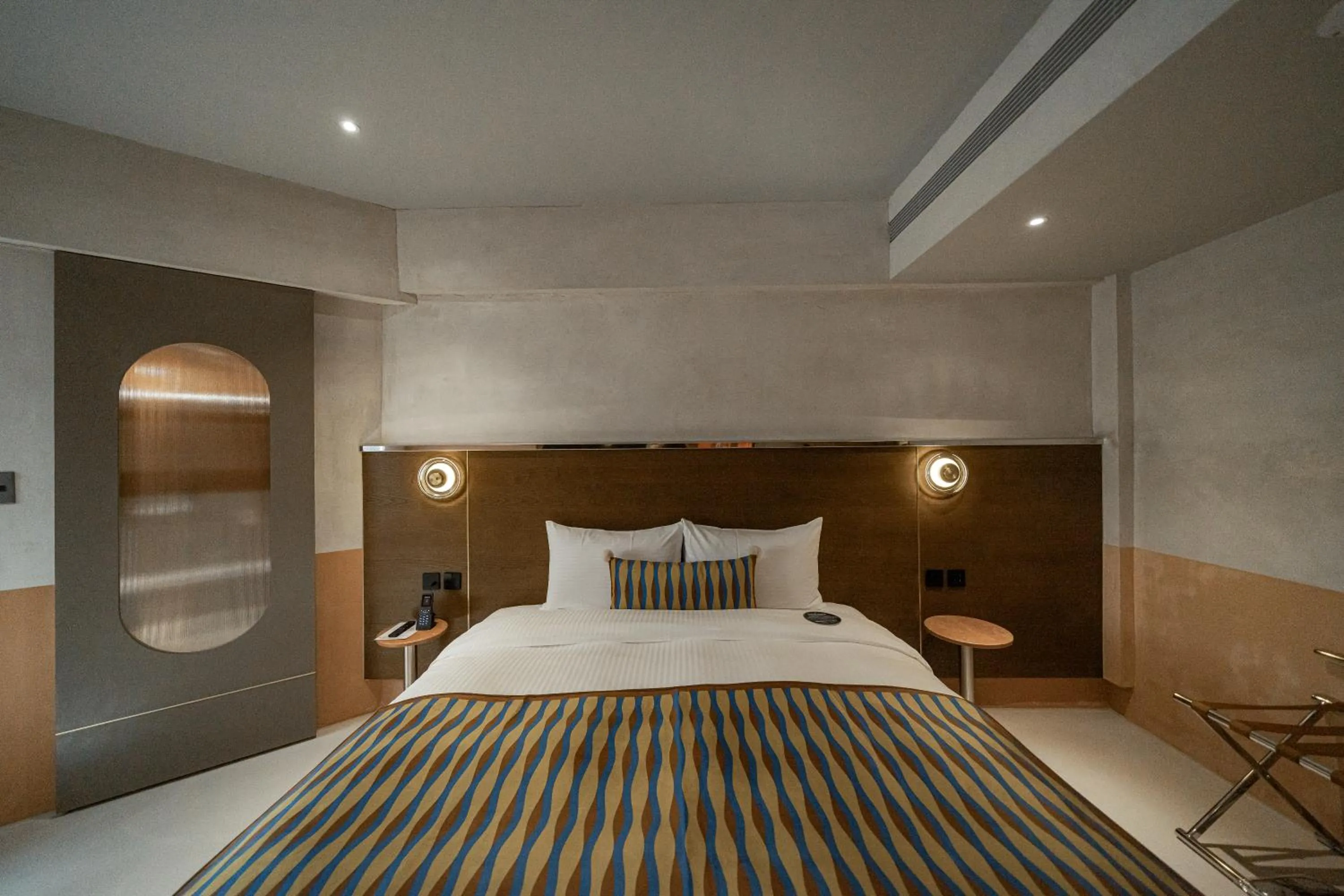 Photo of the whole room, Bed in PAPO'A Labs