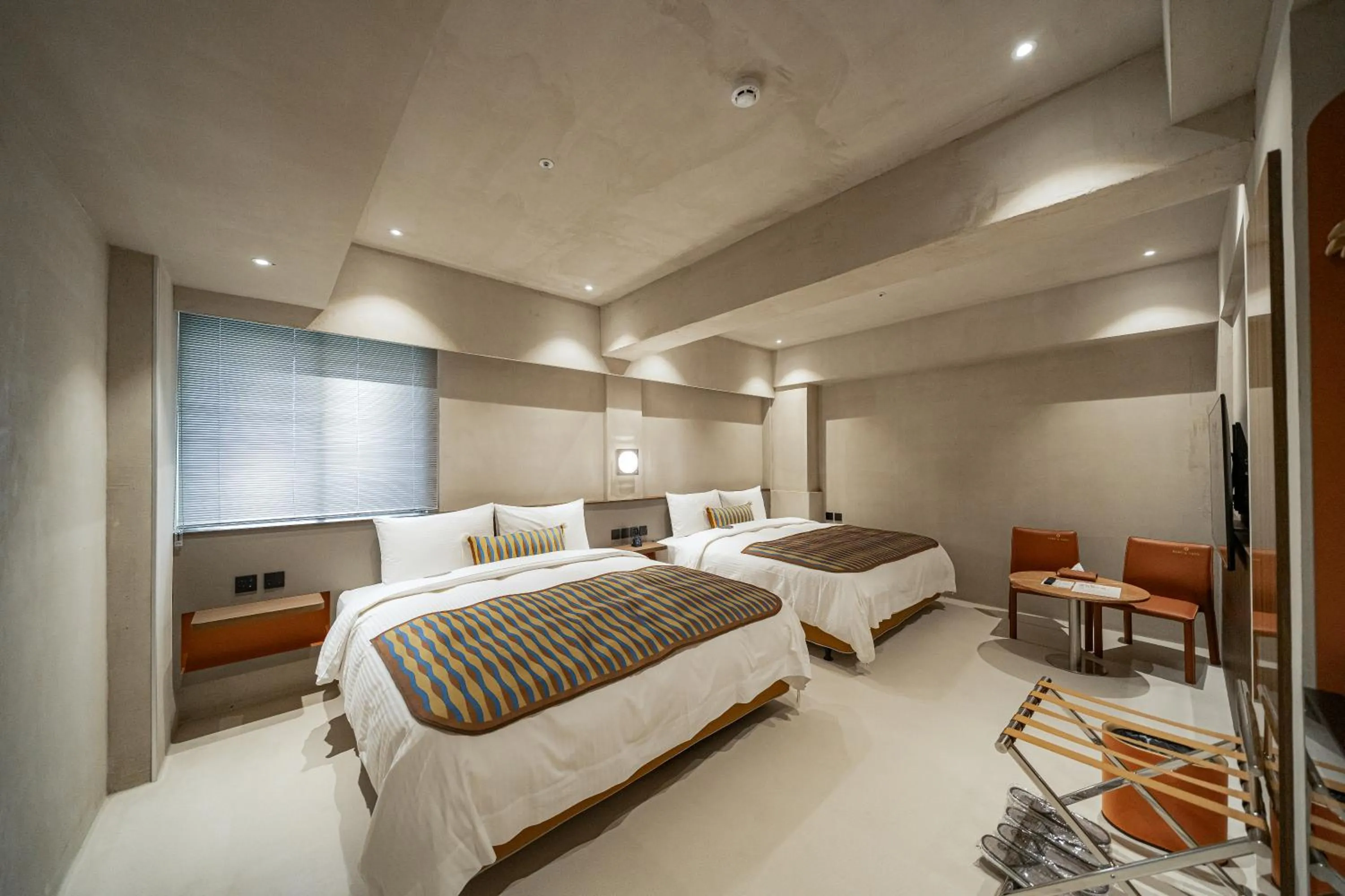 Photo of the whole room, Bed in PAPO'A Labs