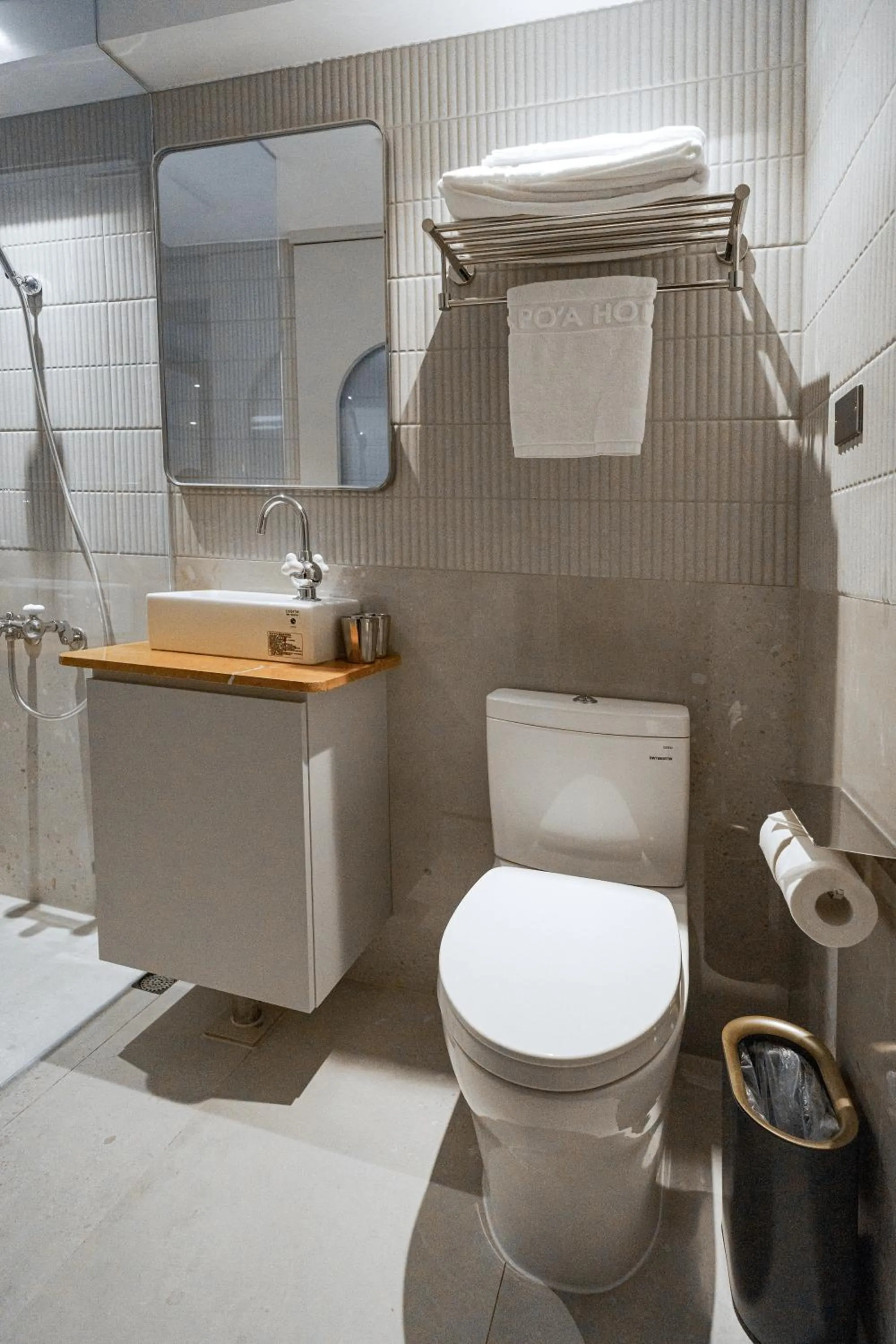 Toilet in PAPO'A Labs