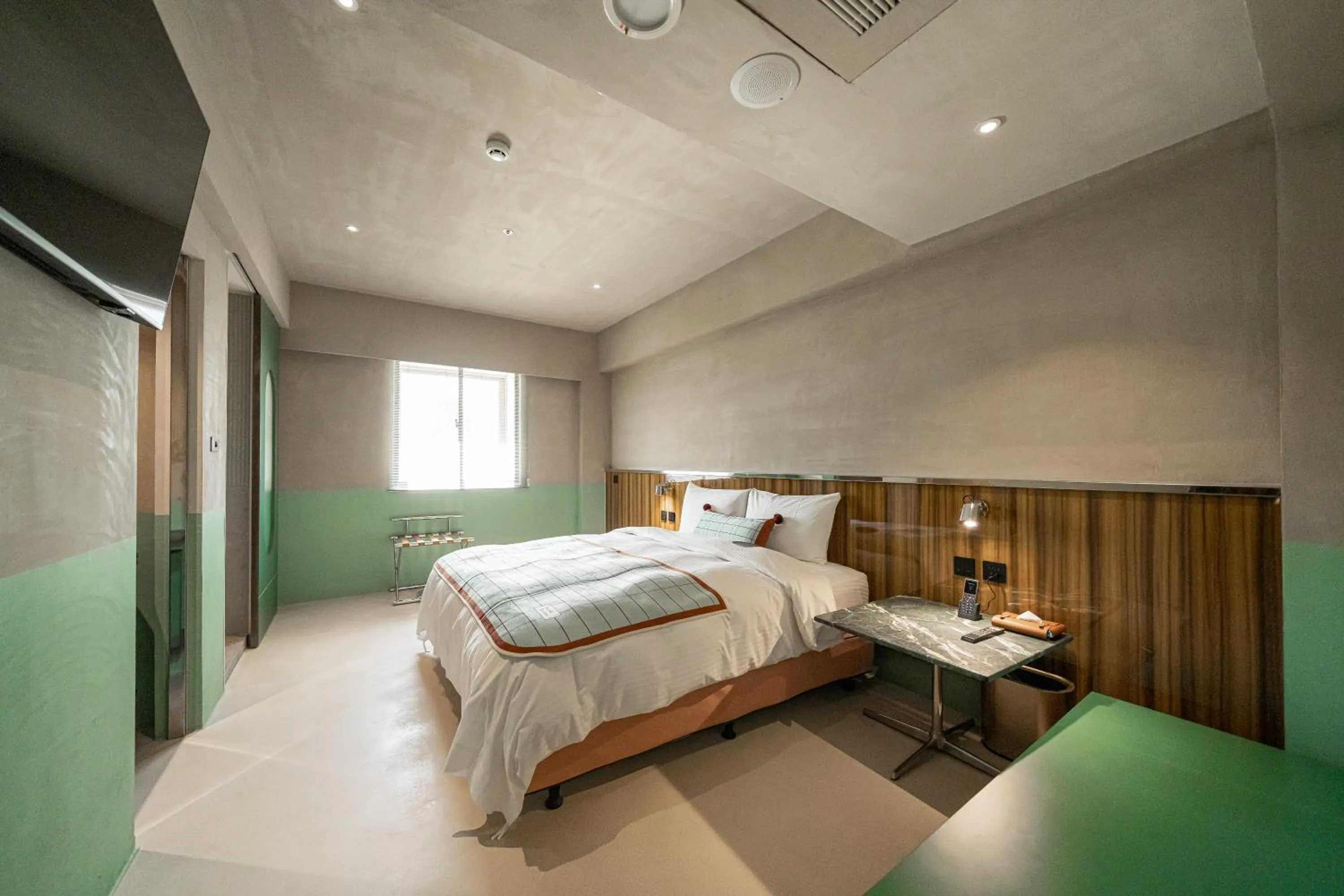 Photo of the whole room, Bed in PAPO'A Labs