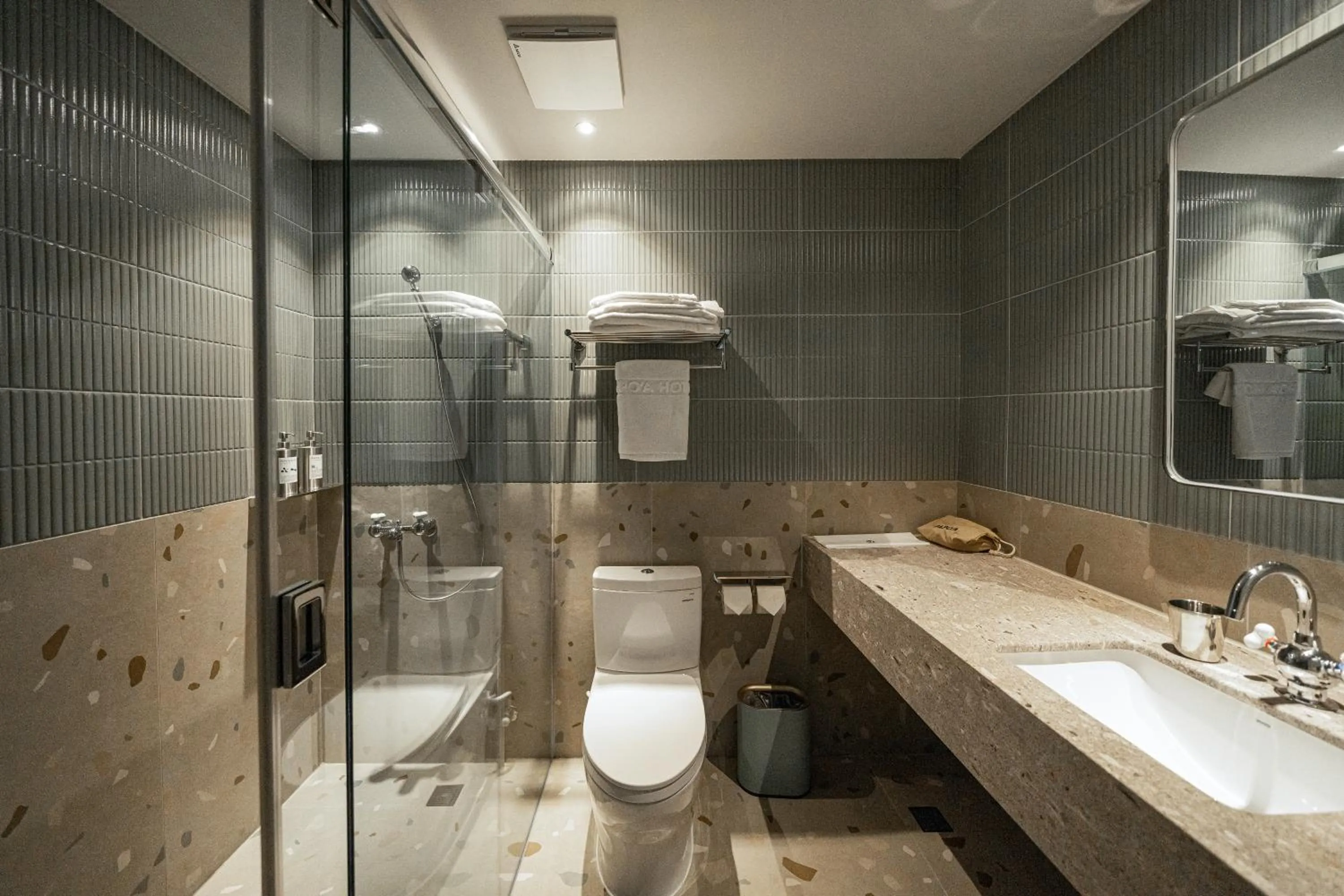 Bathroom in PAPO'A Labs