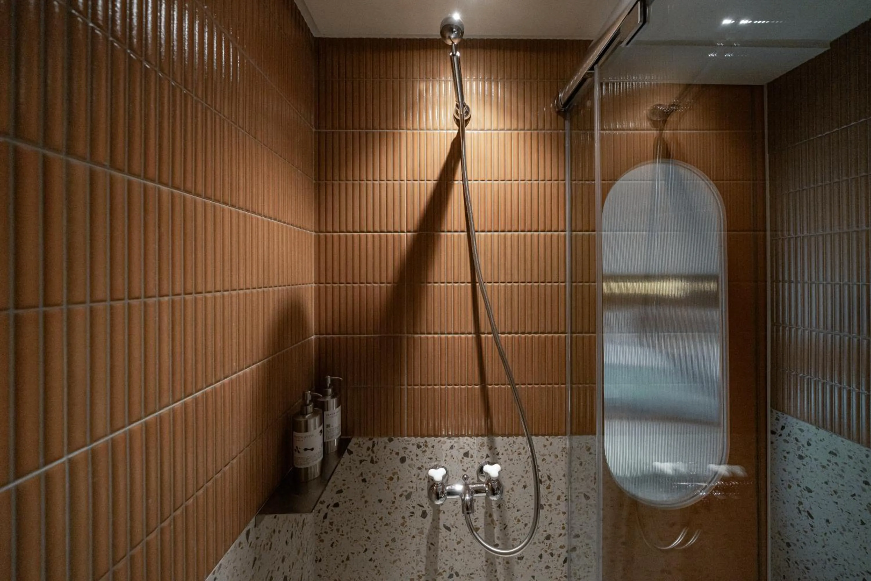 Shower in PAPO'A Labs