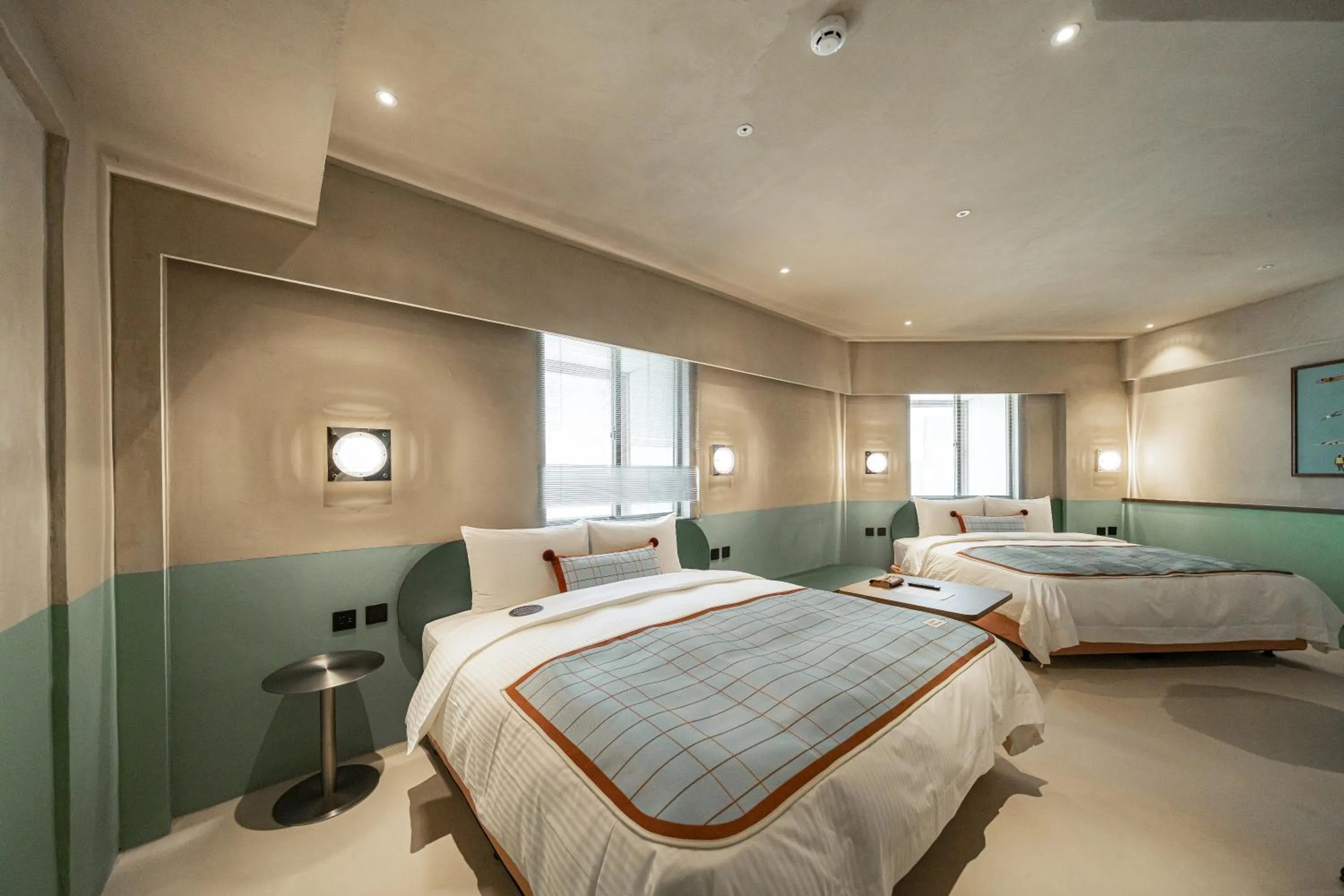Photo of the whole room, Bed in PAPO'A Labs