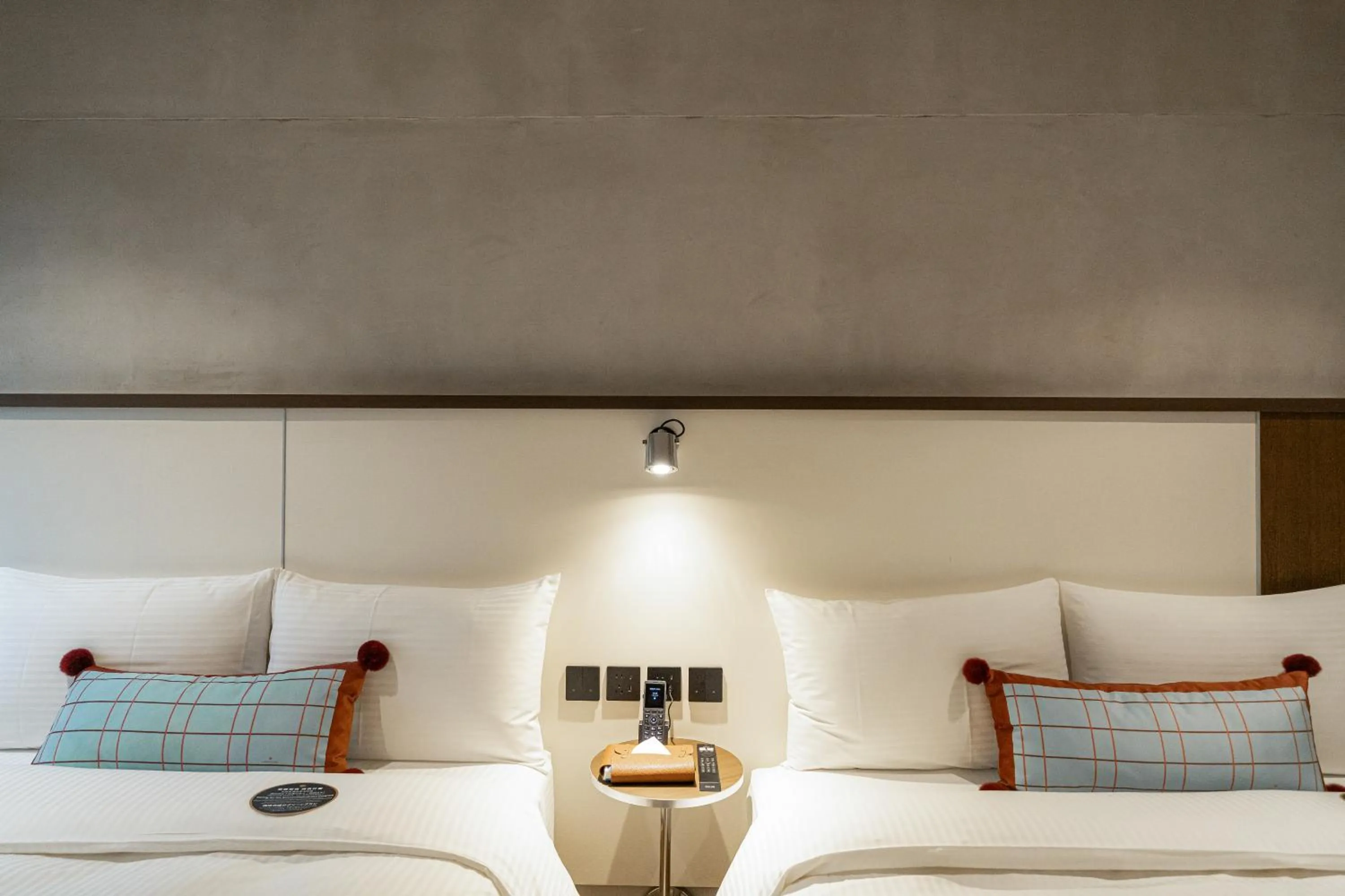 Photo of the whole room, Bed in PAPO'A Labs
