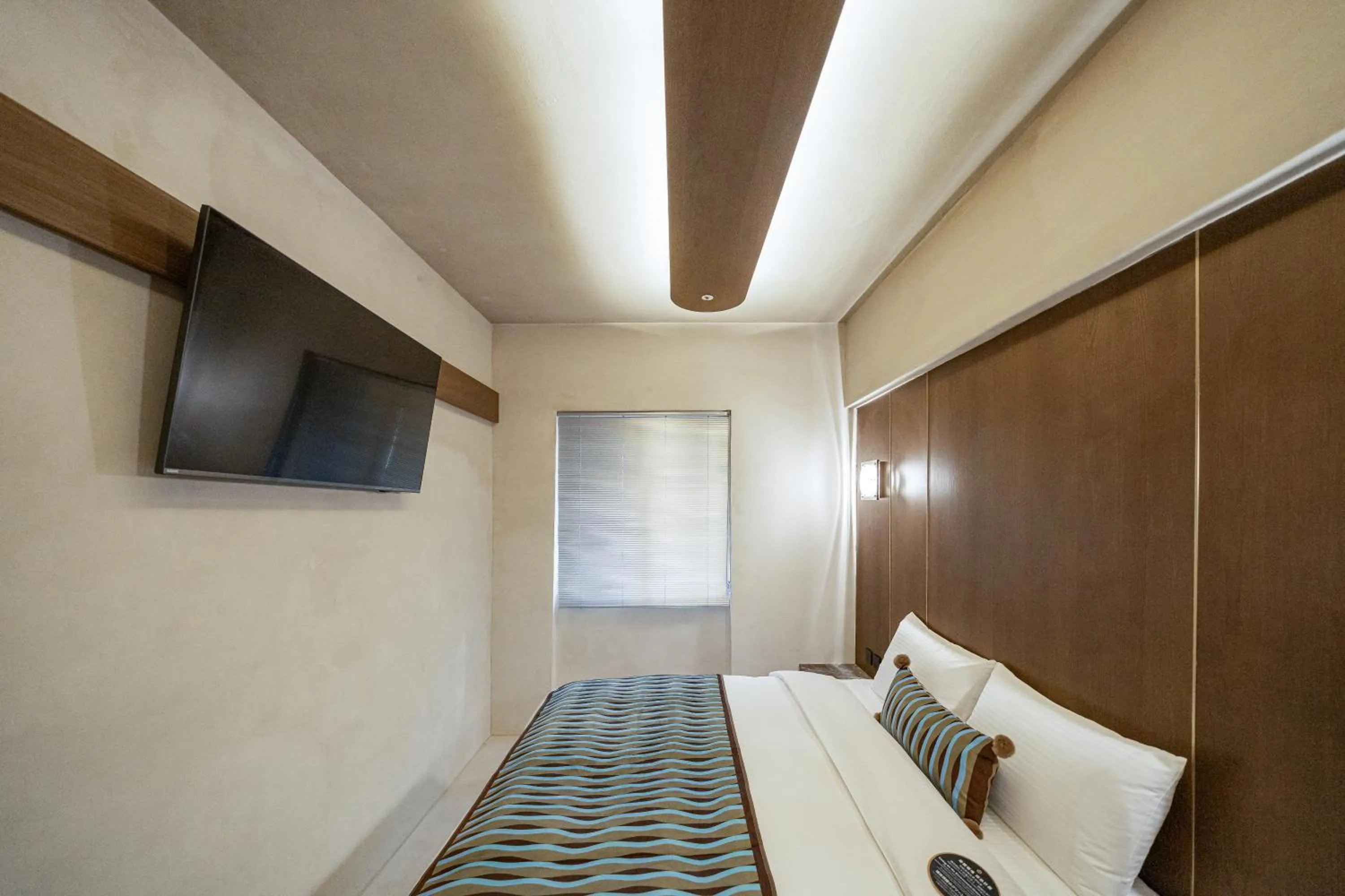 Photo of the whole room, Bed in PAPO'A Labs