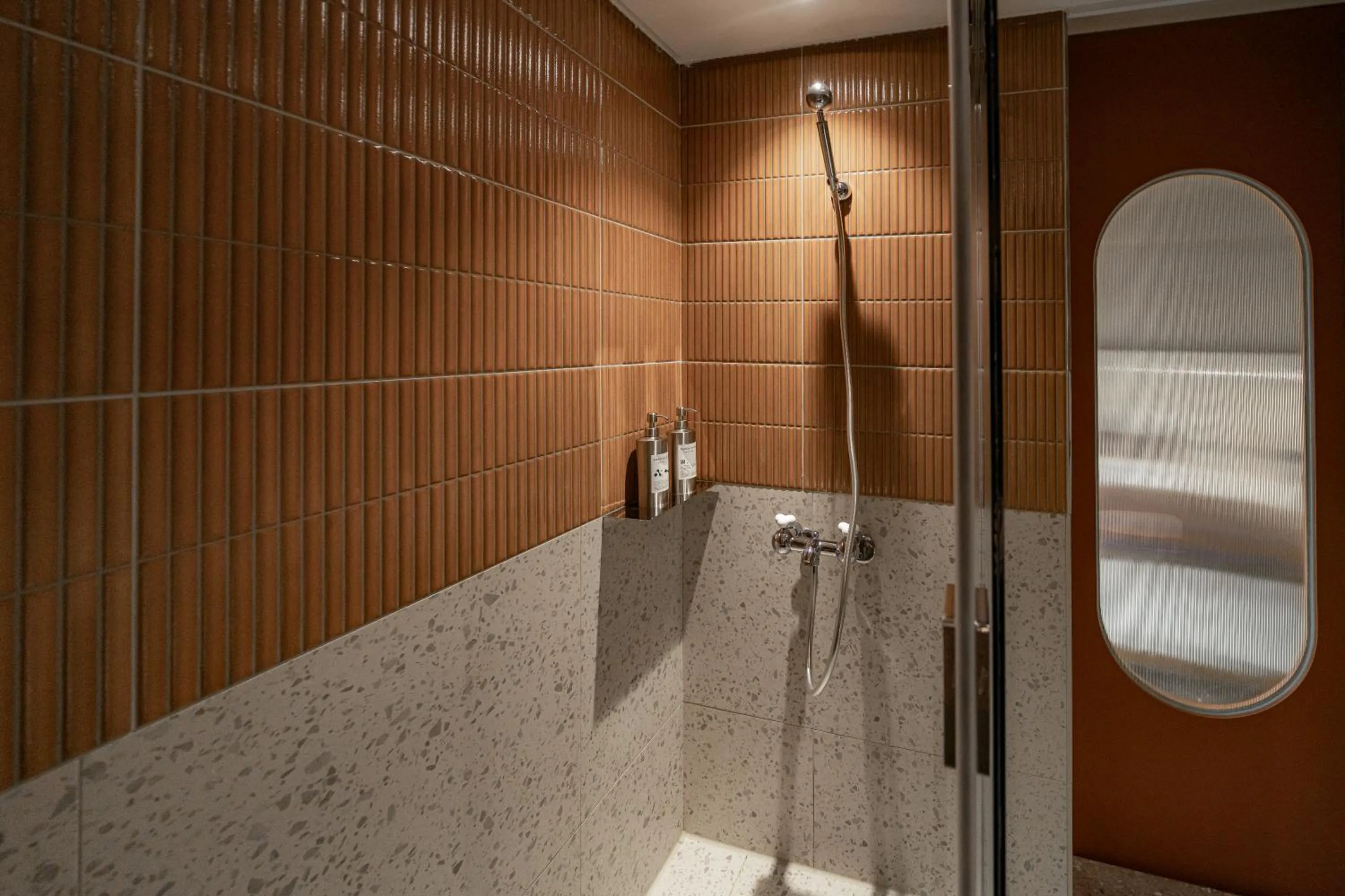Shower in PAPO'A Labs