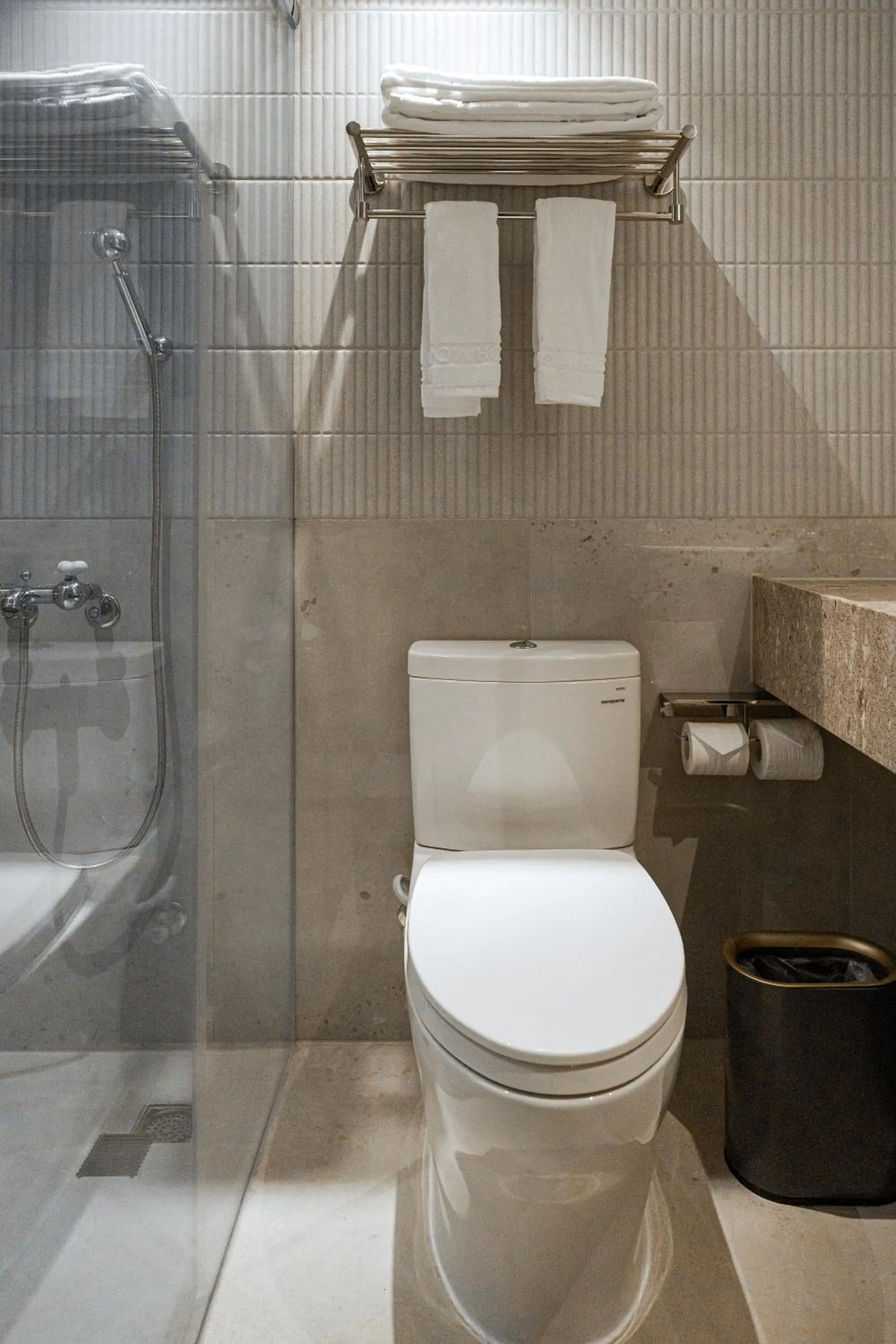 Toilet in PAPO'A Labs
