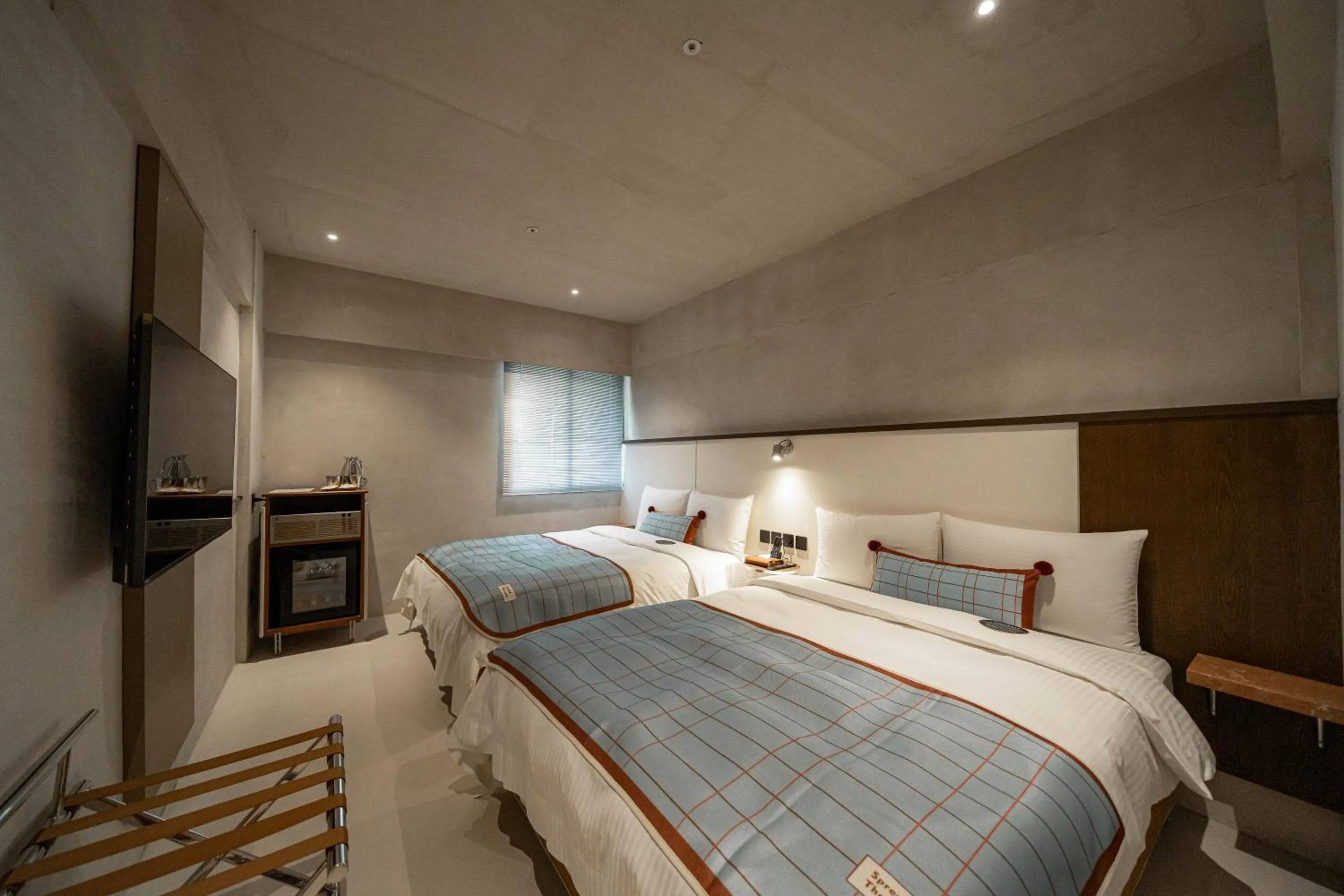 Photo of the whole room, Bed in PAPO'A Labs