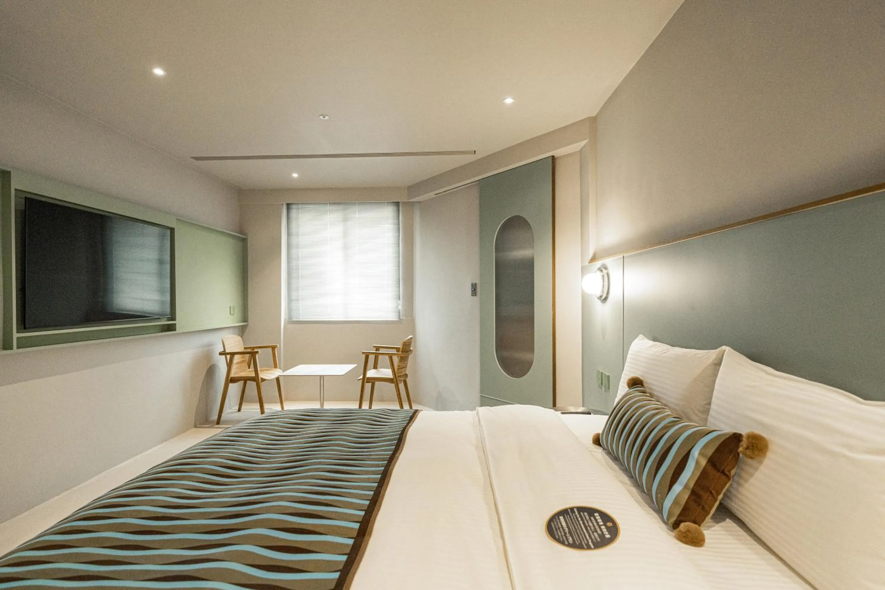 Photo of the whole room, Bed in PAPO'A Labs