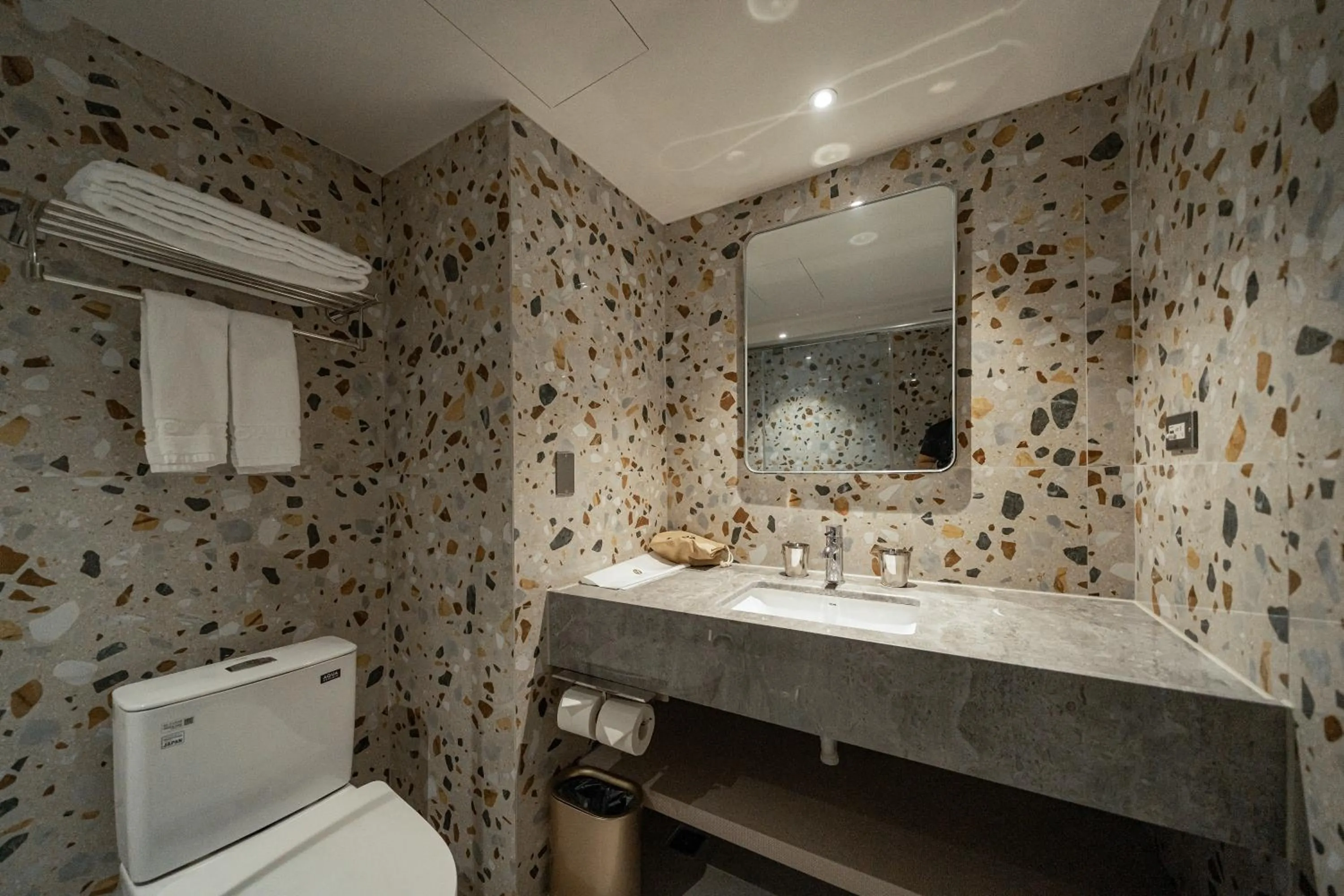 Bathroom in PAPO'A Labs