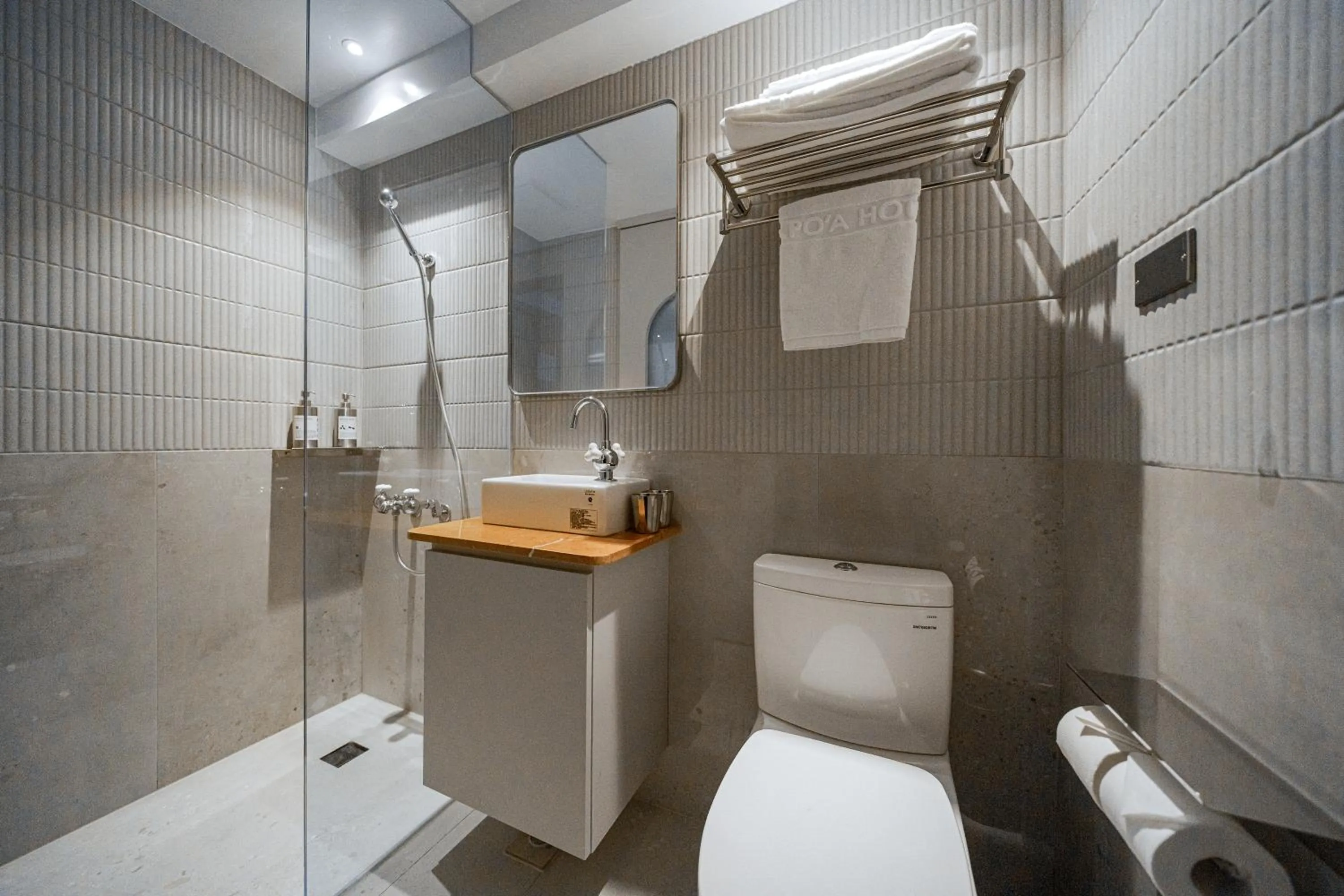 Bathroom in PAPO'A Labs