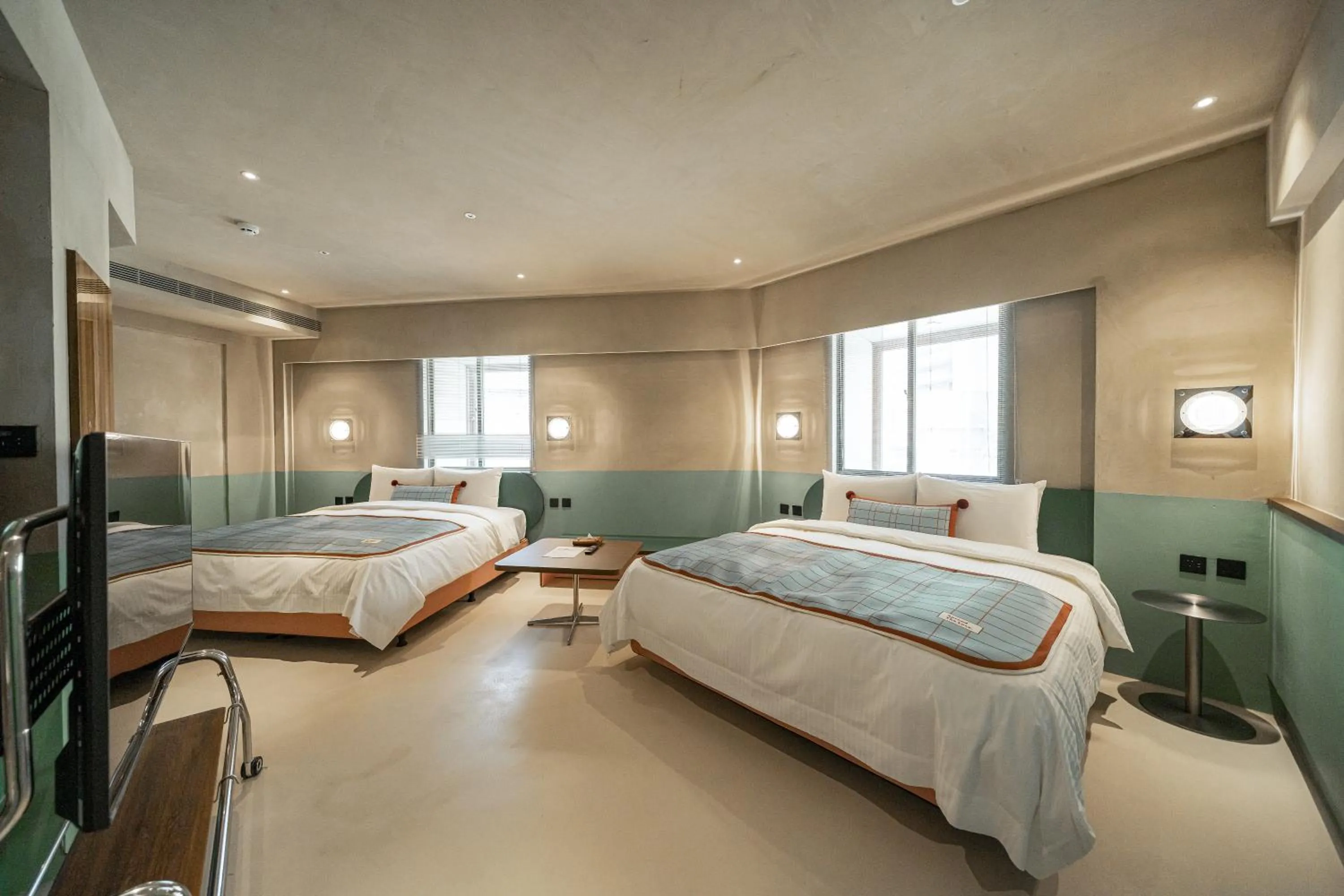 Photo of the whole room, Bed in PAPO'A Labs