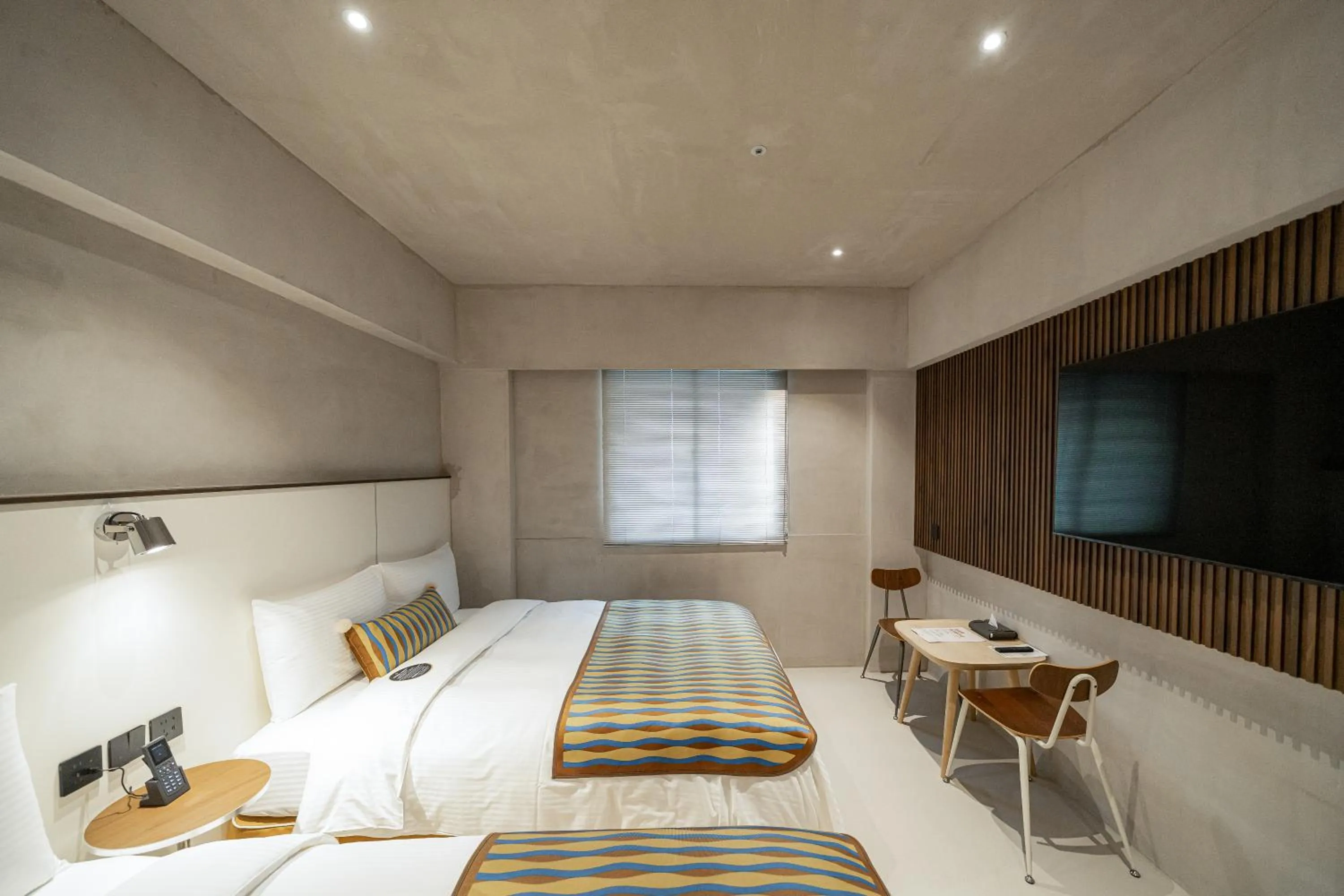 Photo of the whole room, Bed in PAPO'A Labs