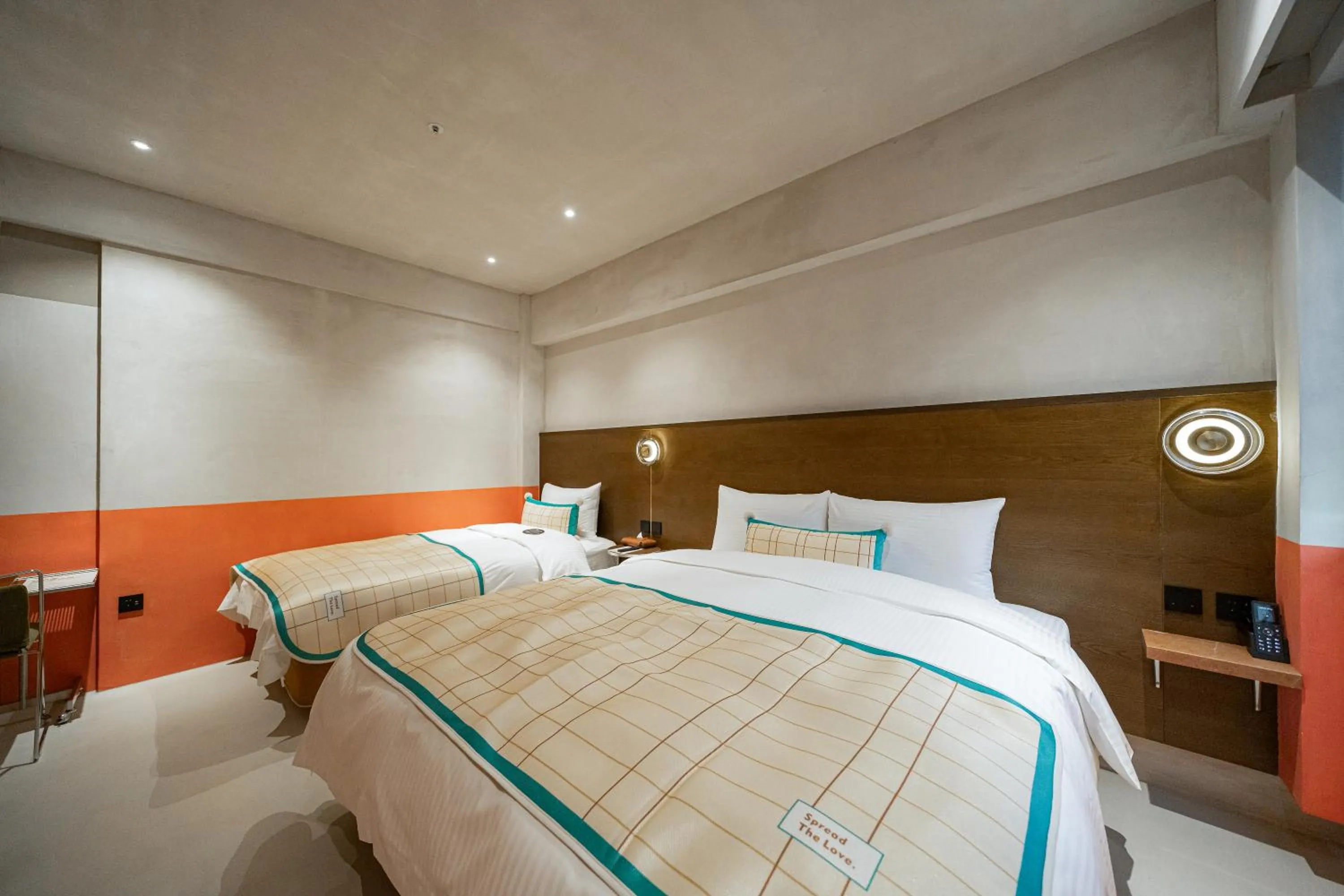 Photo of the whole room, Bed in PAPO'A Labs