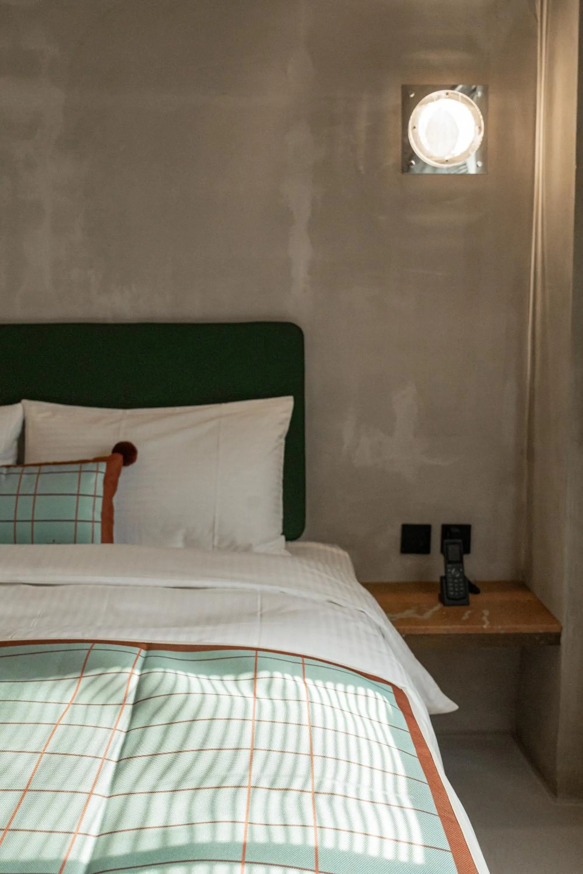 Photo of the whole room, Bed in PAPO'A Labs