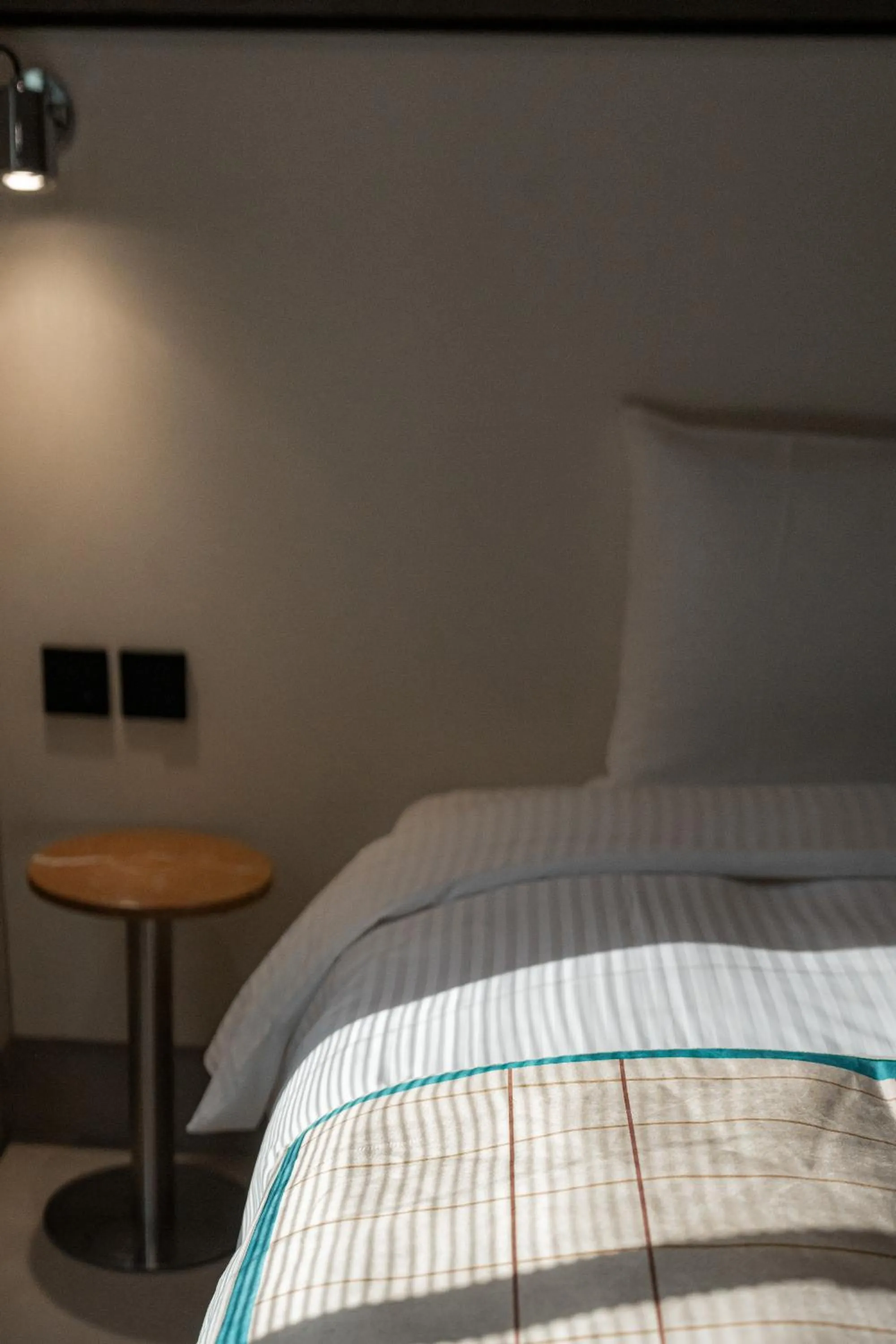 Photo of the whole room, Bed in PAPO'A Labs