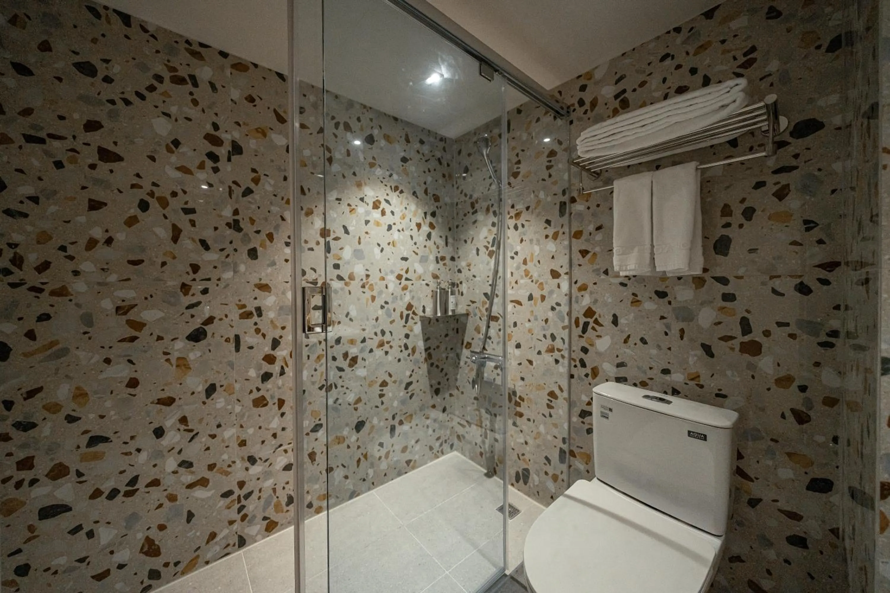 Shower in PAPO'A Labs