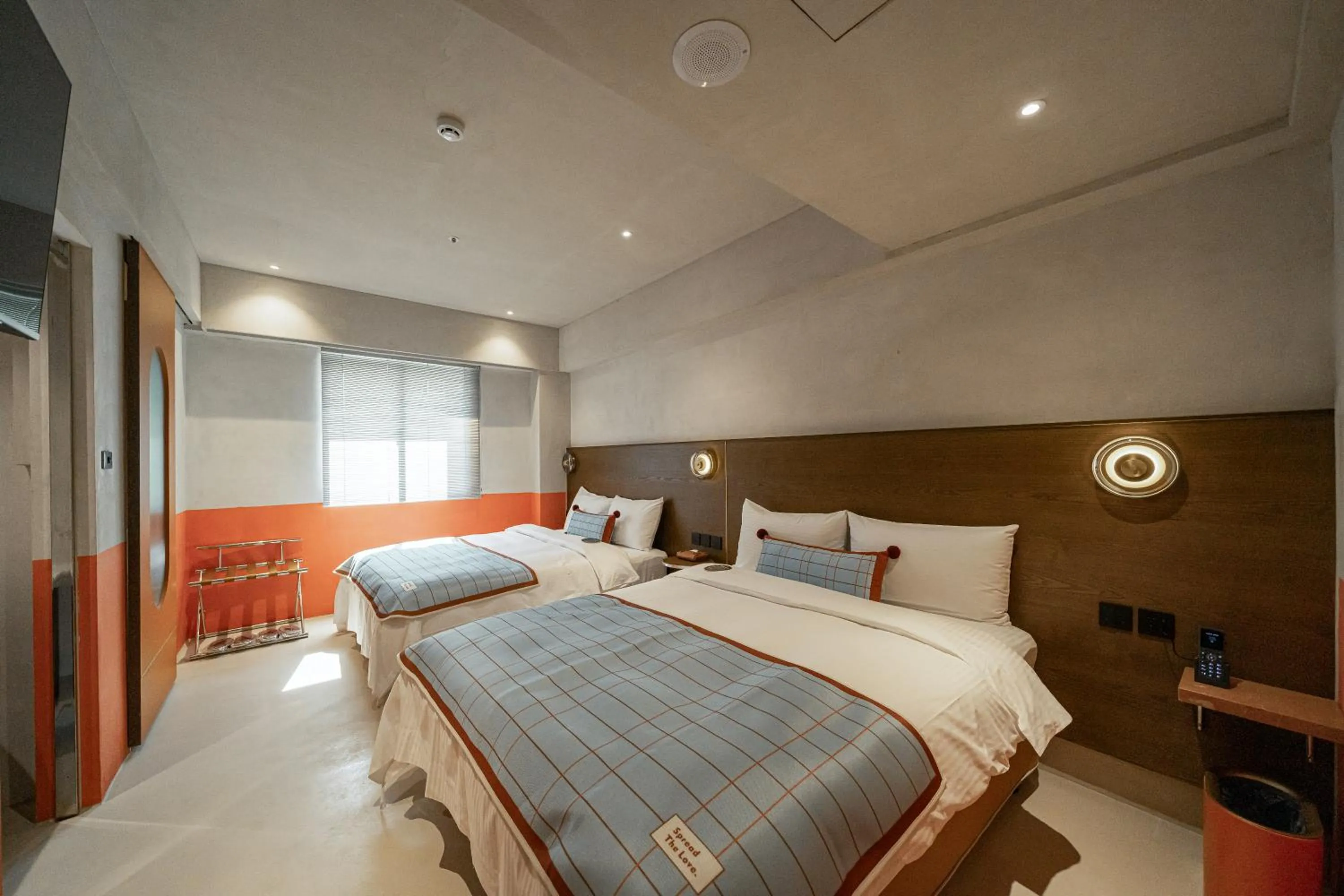 Photo of the whole room, Bed in PAPO'A Labs