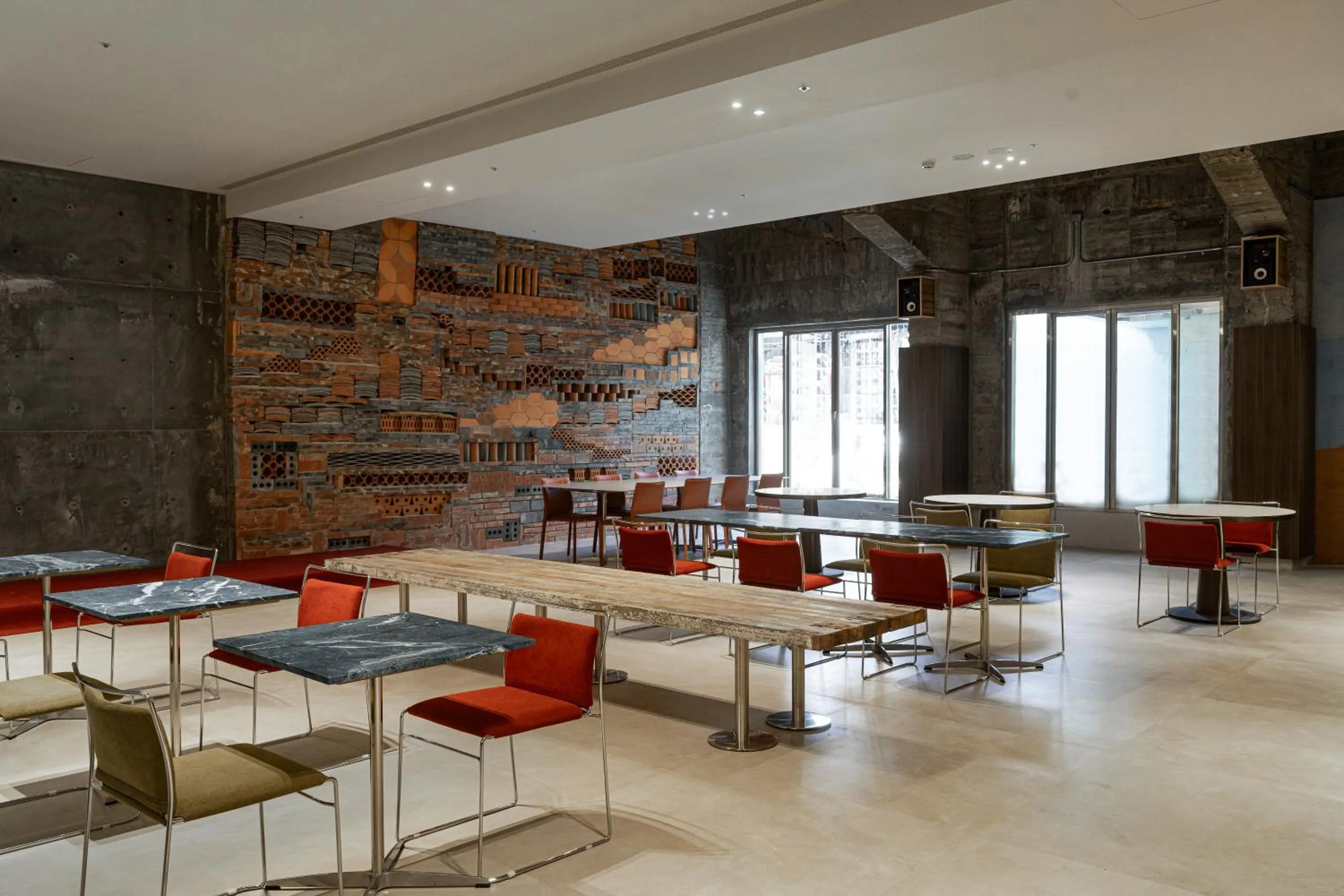 Restaurant/places to eat in PAPO'A Labs