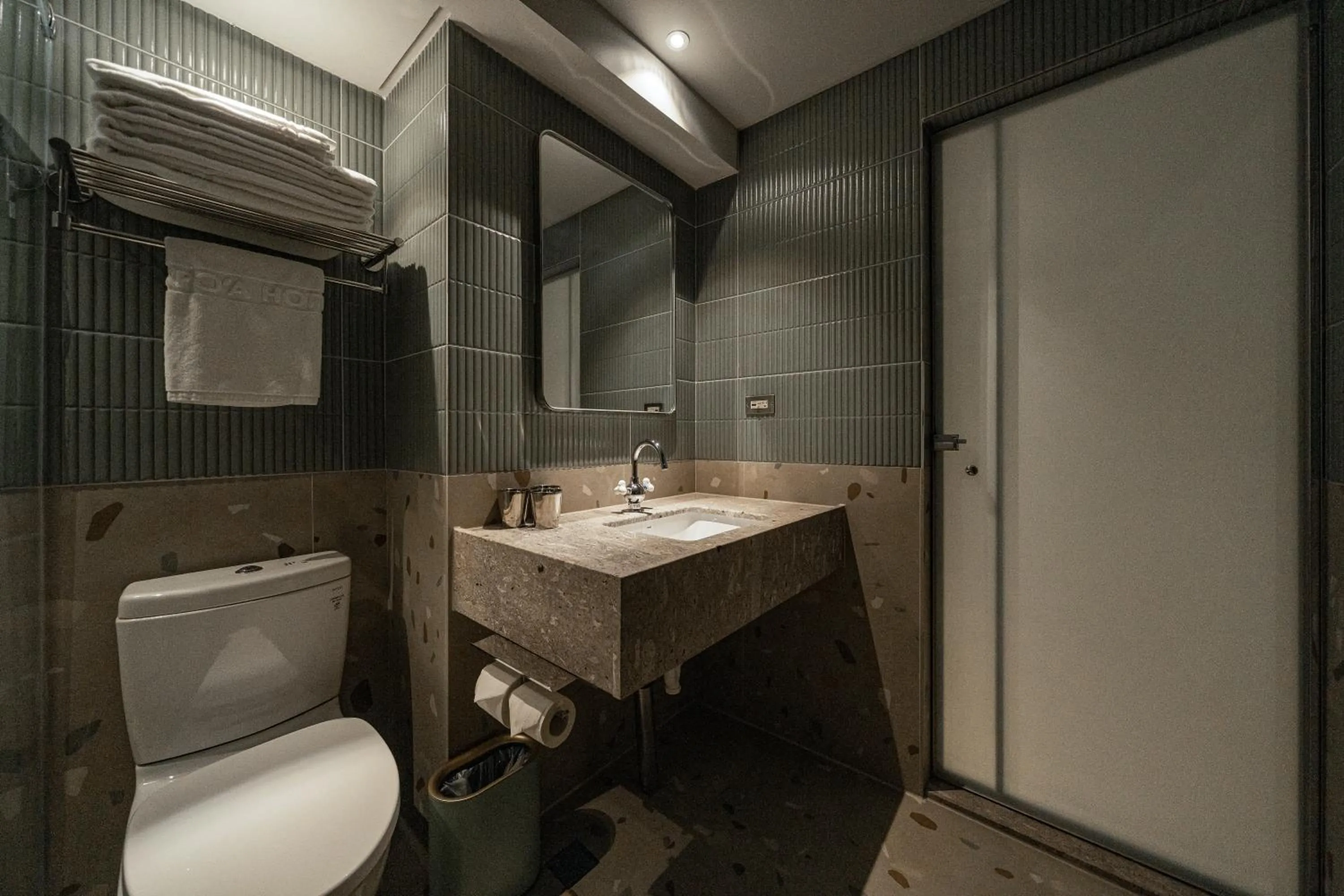 Bathroom in PAPO'A Labs